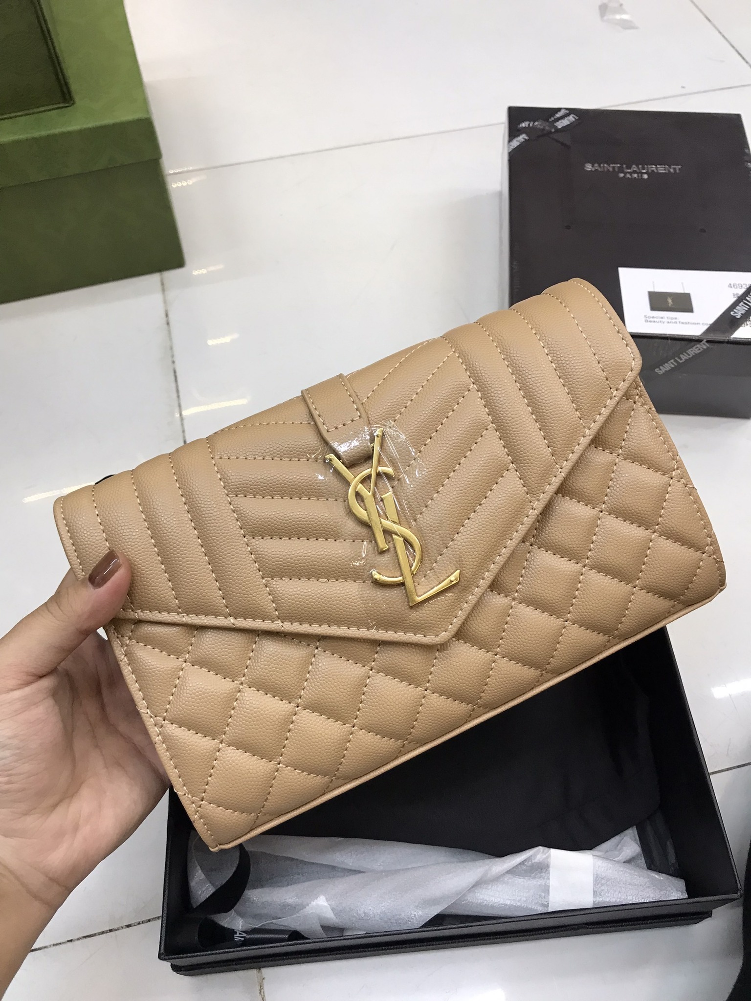 Túi Xách YSL Super Màu Kem Da Hạt Khóa Vàng Size 22cm