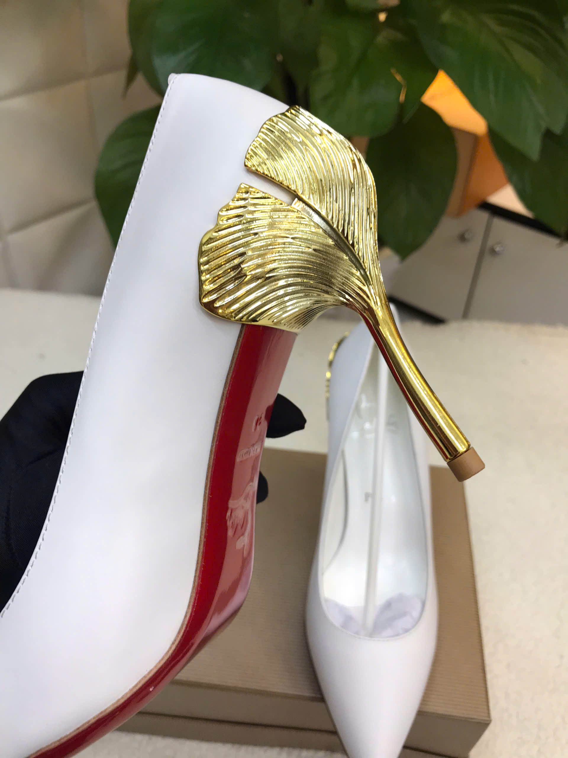 Giày Christian Louboutin Pump Siêu Cấp Màu Trắng Size 38