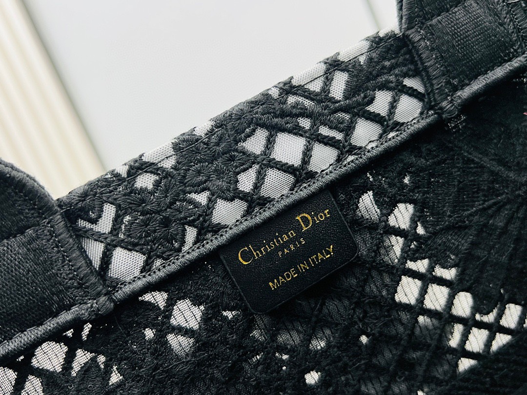 Túi Xách Dior Book Tote Thổ Cẩm Màu Đen Đính Hoa Size 42cm