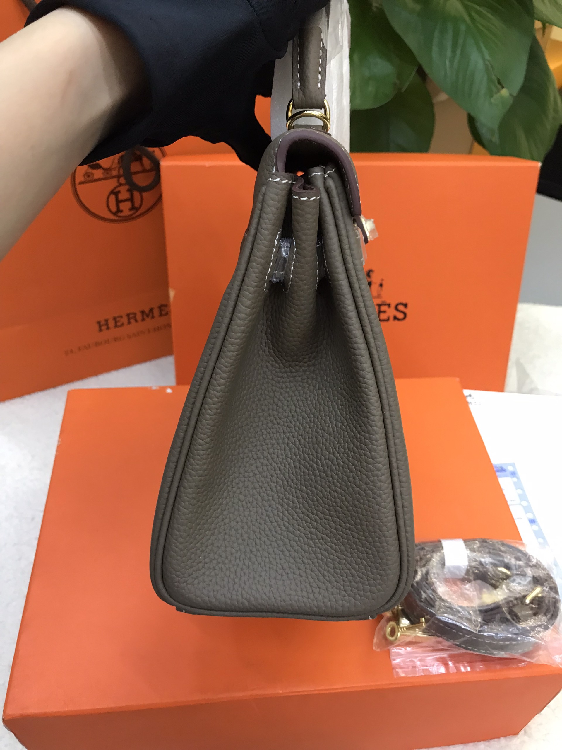 Túi Hermes Kelly 25 Da Mềm Màu Xám Khóa Vàng Size 25cm