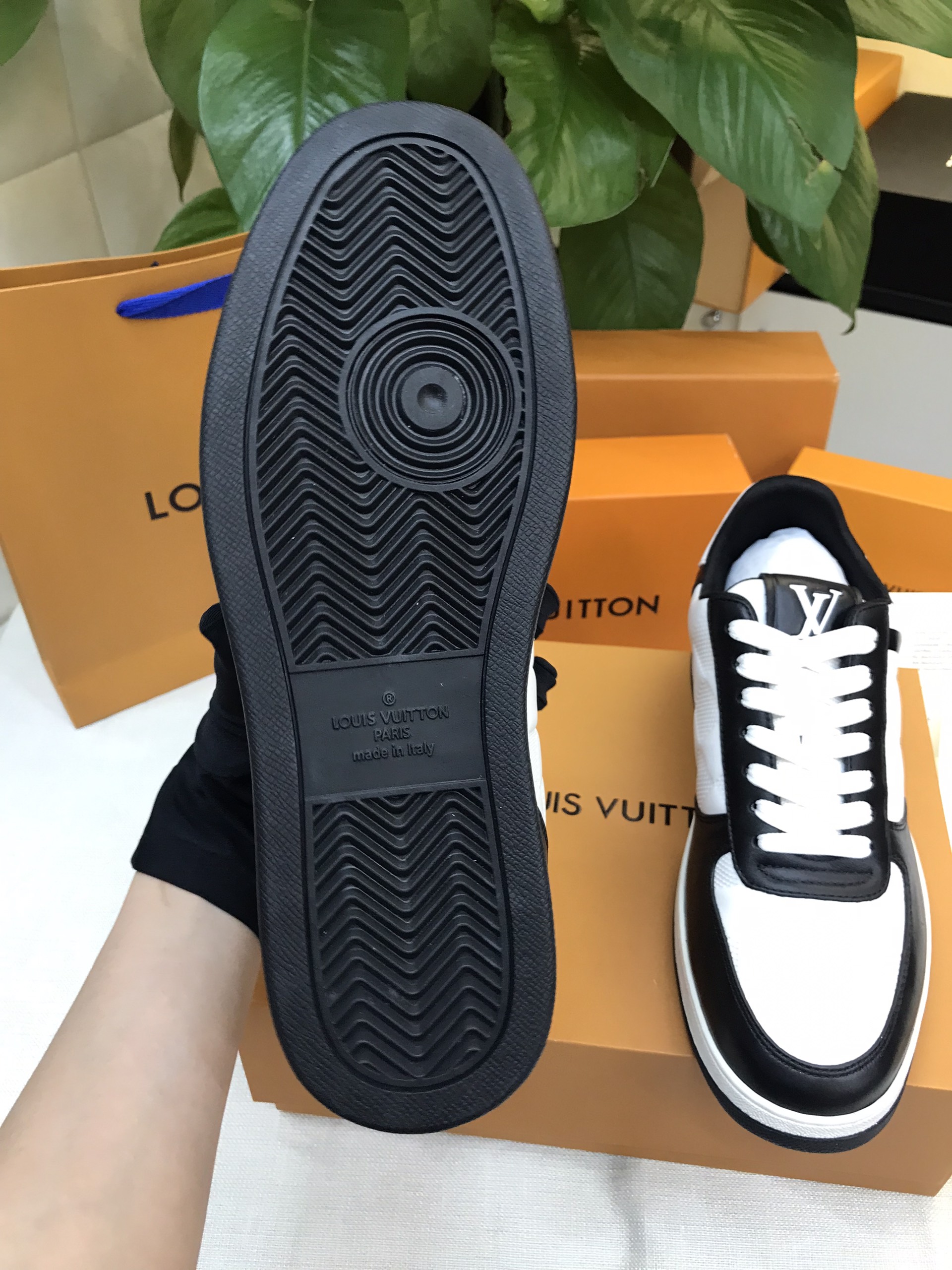 Giày LV Rivoli Sneaker Siêu Cấp Size 41