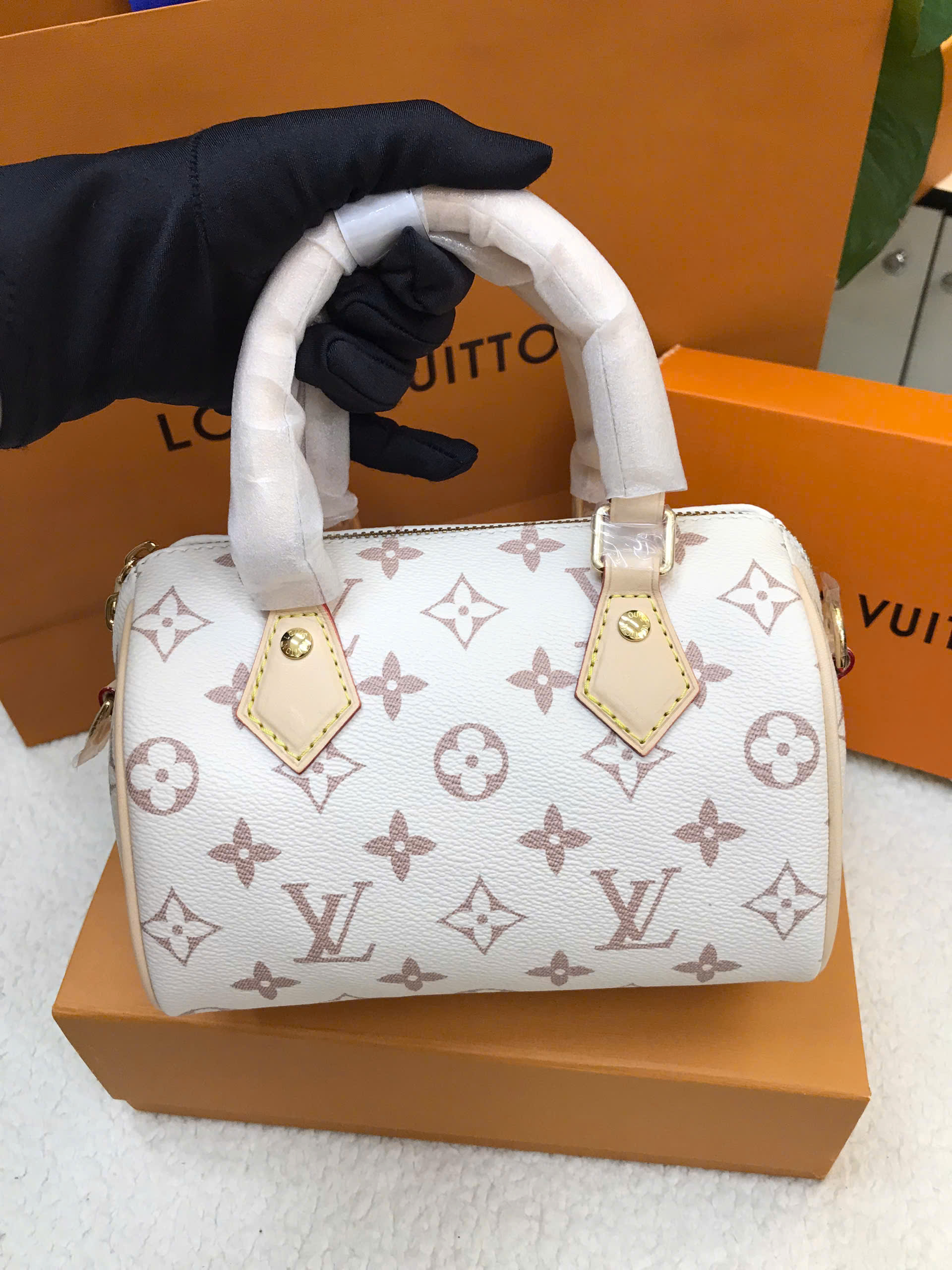 Túi LV Speedy Bandoulière 20 Vip Màu Trắng Size 20.5cm