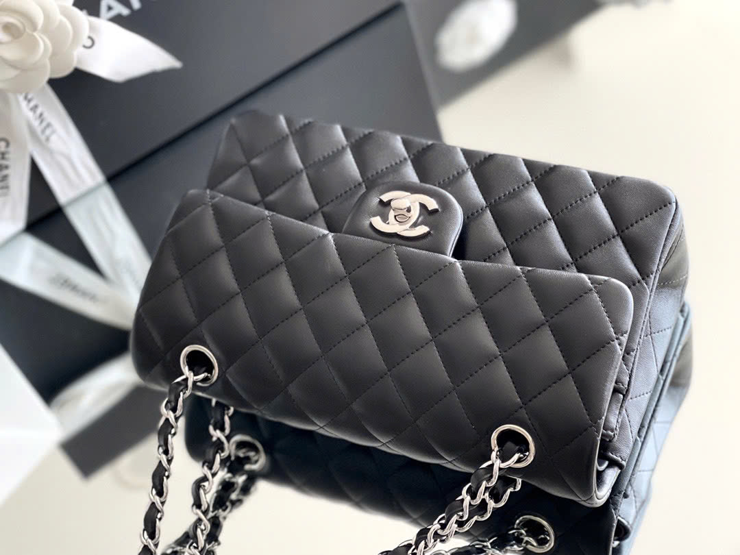 Túi Chanel Classic Flap Vip Da Lì Màu Đen Khóa Bạc Size 23cm