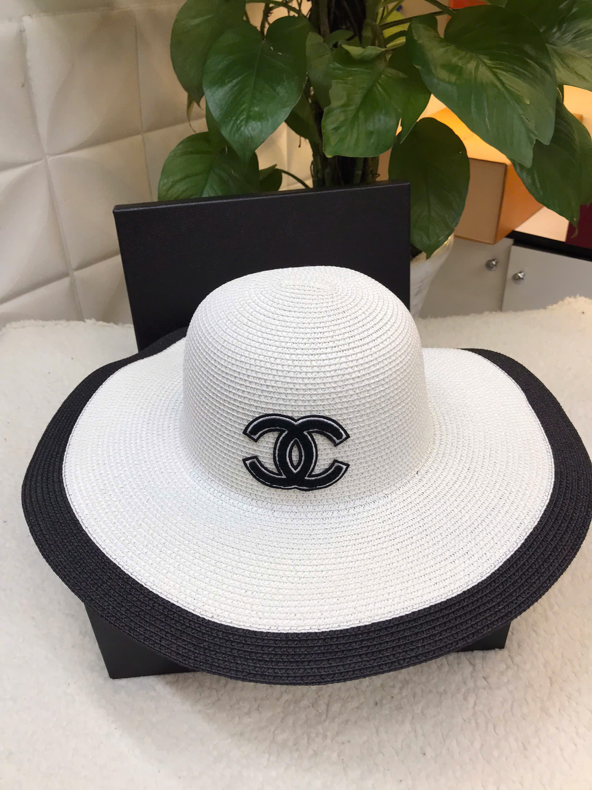 Nón Chanel Women Solo Hat Siêu Cấp Màu Trắng