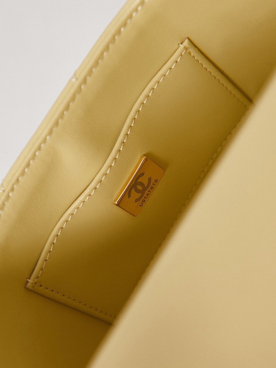 Túi Chanel AS3973 Siêu Cấp Mới Nhất Màu Vàng Size 15cm