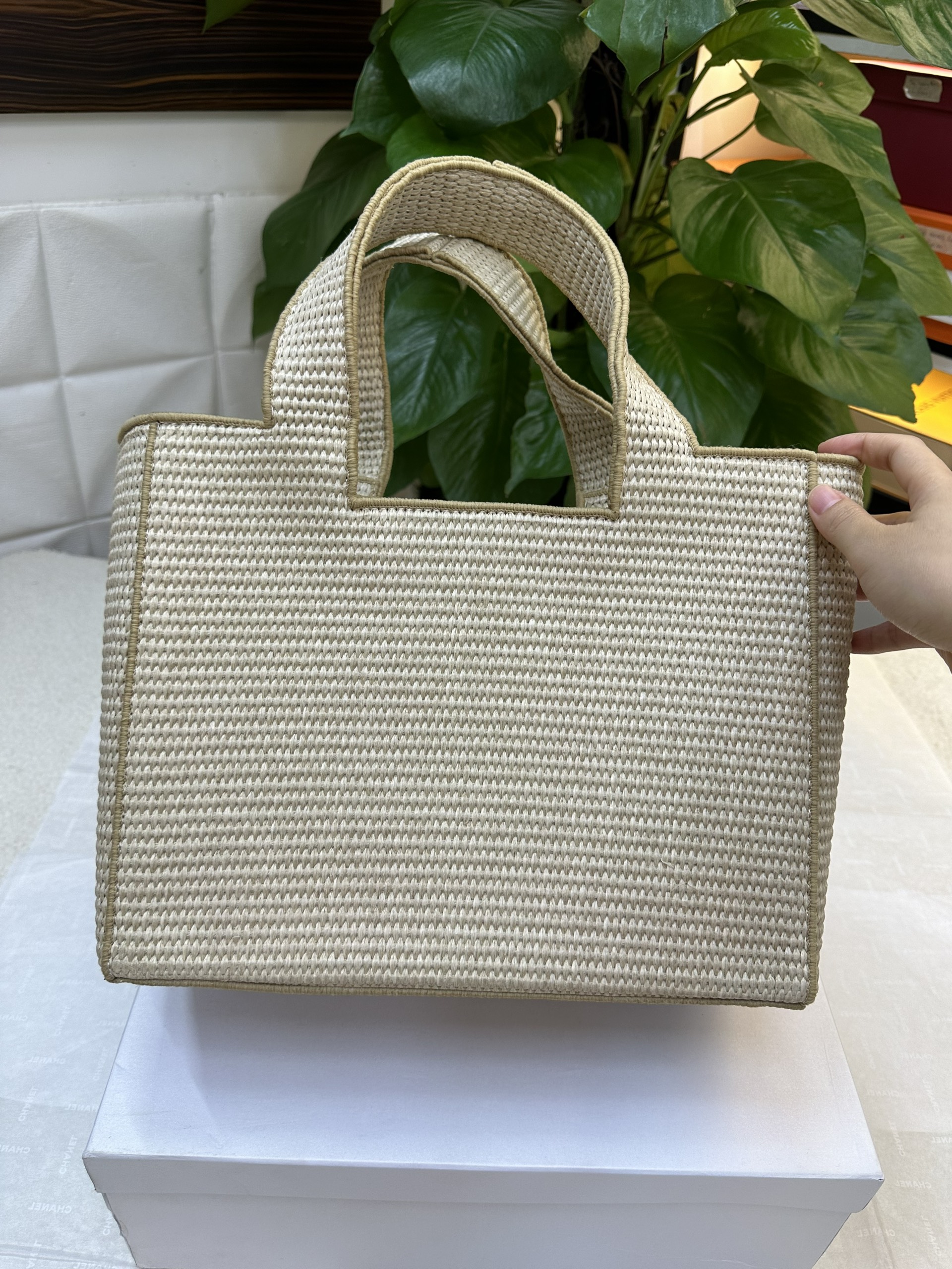 Túi Loewe Medium LOEWE Font Tote In Raffia Super Màu Be Size 30cm