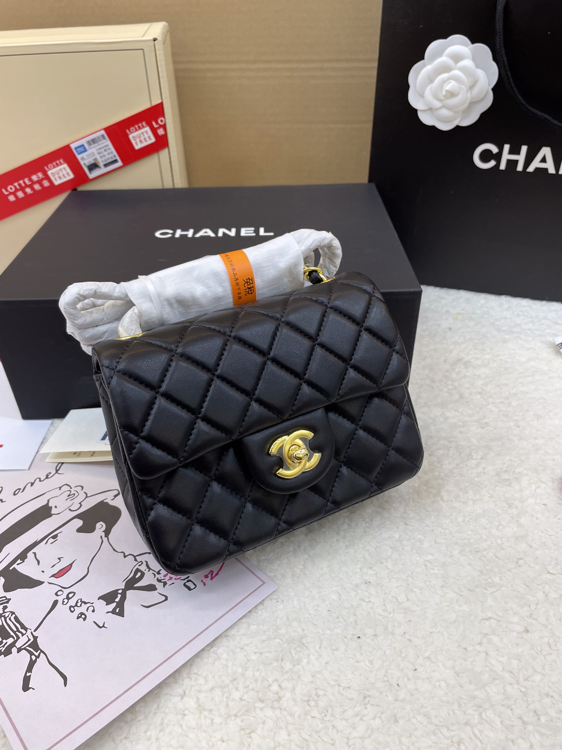 Túi Xách Chanel Classic Da lì Màu Đen Size 18cm Full Box