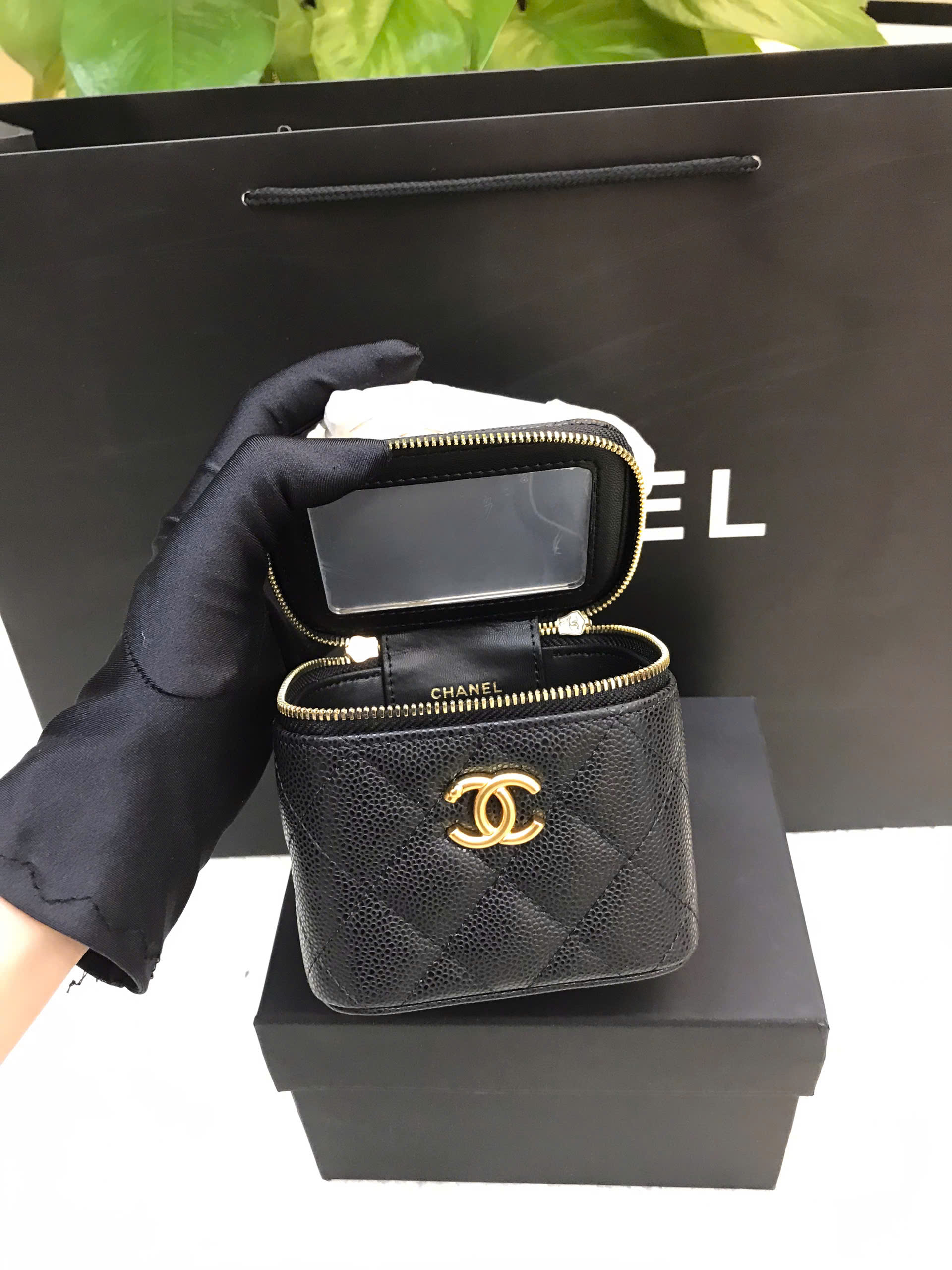 Túi Chanel 23P Mini Vanity Case Heart Chain Bag Siêu Cấp Màu Đen Size 11cm