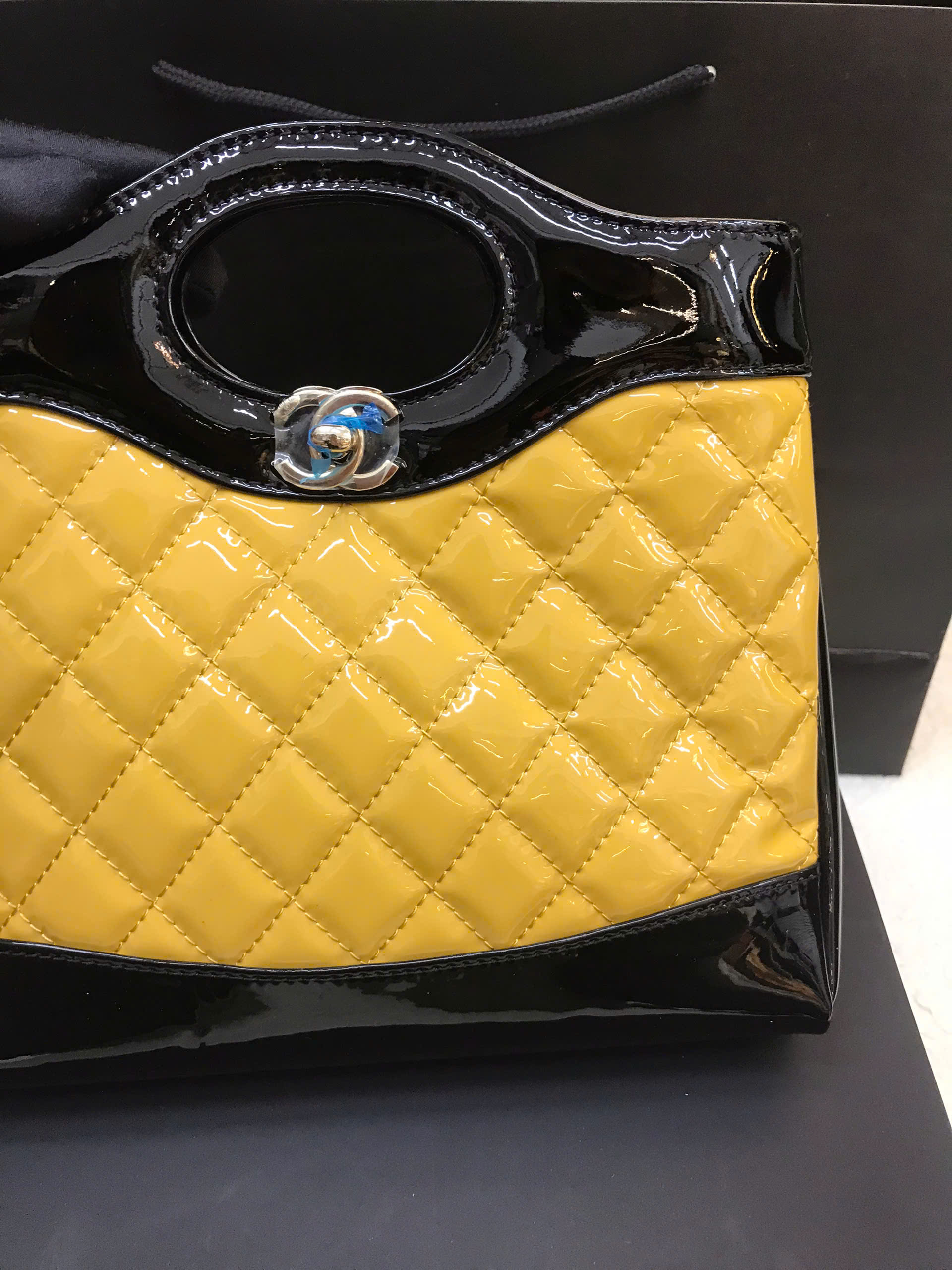Túi Chanel Mini 31 Bag Patent Black And Yellow Siêu Cấp Size 23cm