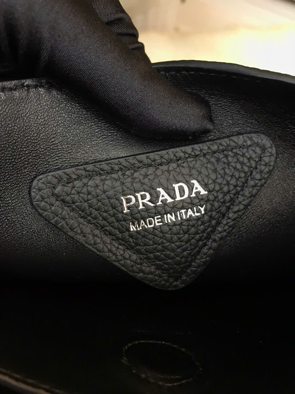 Túi Prada Large Leather Tote Vip Màu Đen Size 32cm