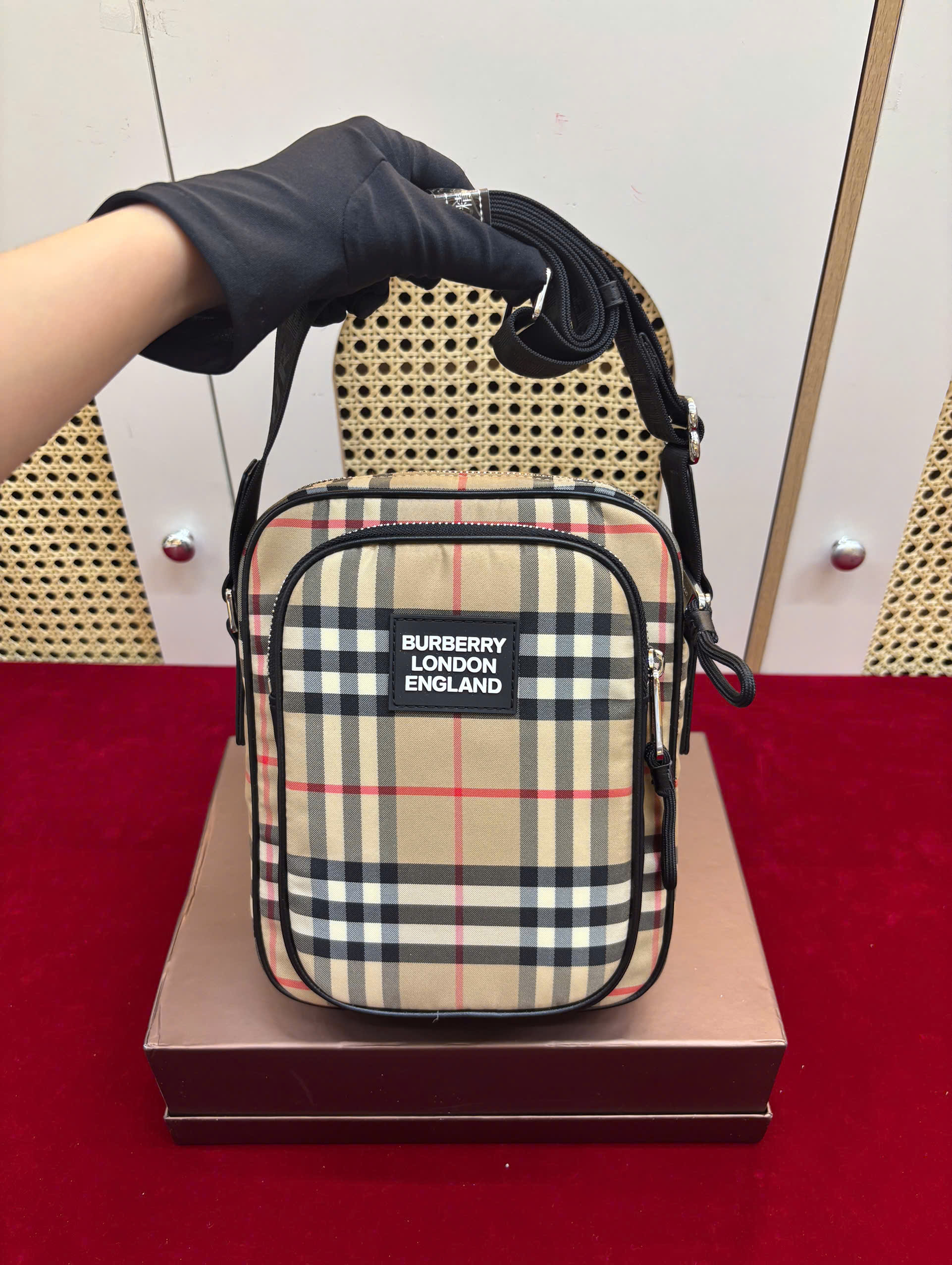 Túi Burberry Vintage Check Crossbody Bag Super Size 22cm