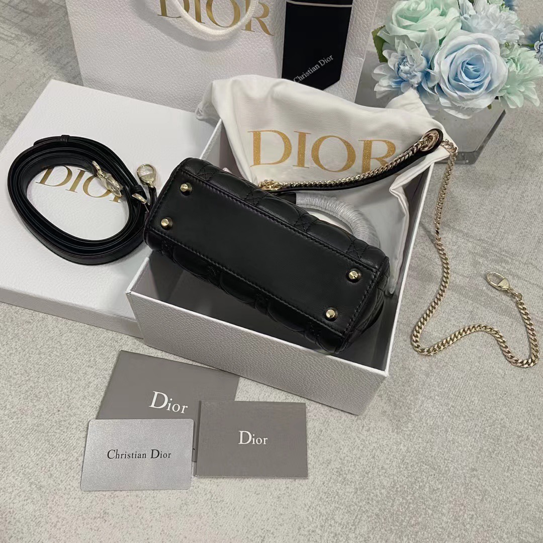 Túi Xách Dior Lady Siêu Cấp Màu Đen Da lì Khóa Vàng Size 18cm