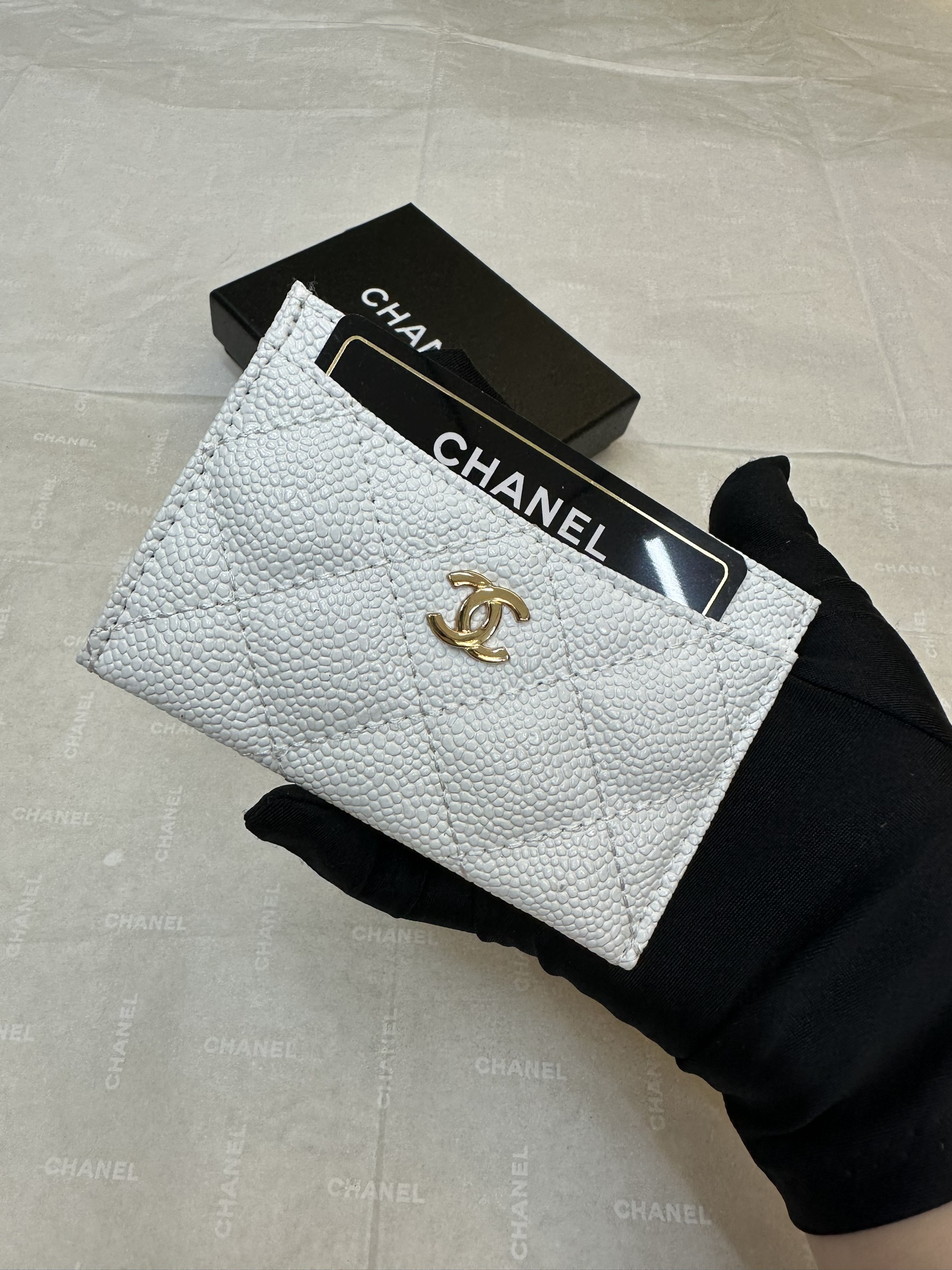 Ví Chanel Card Holder White Logo Gold Super Màu Trắng Size 11cm