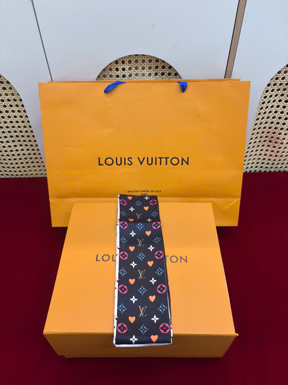 Khăn LV Cột Túi Xách Super 07