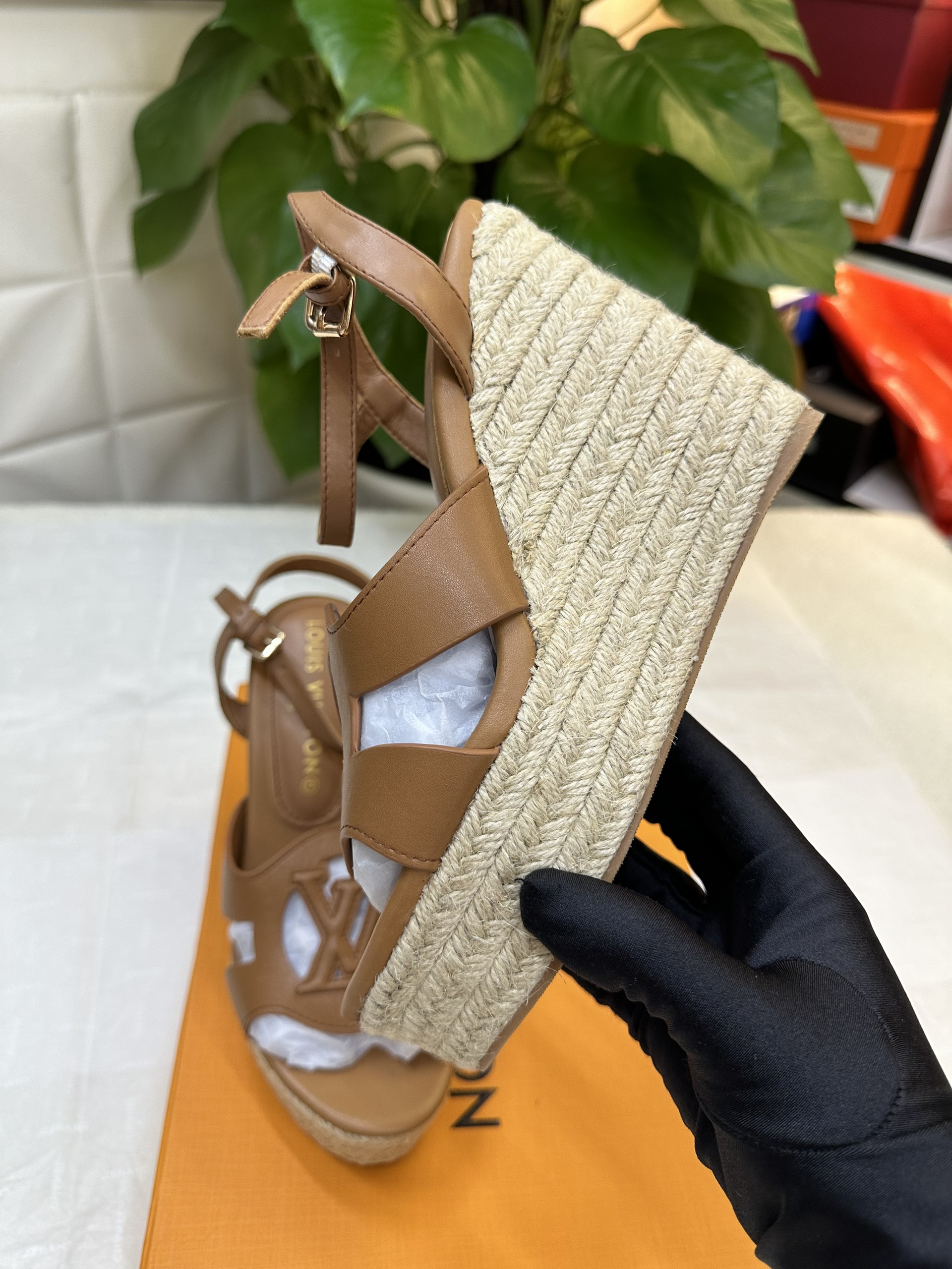 Giày LV Isola Wedge Sandal Siêu Cấp Màu Nâu Size 37 1ACI7R