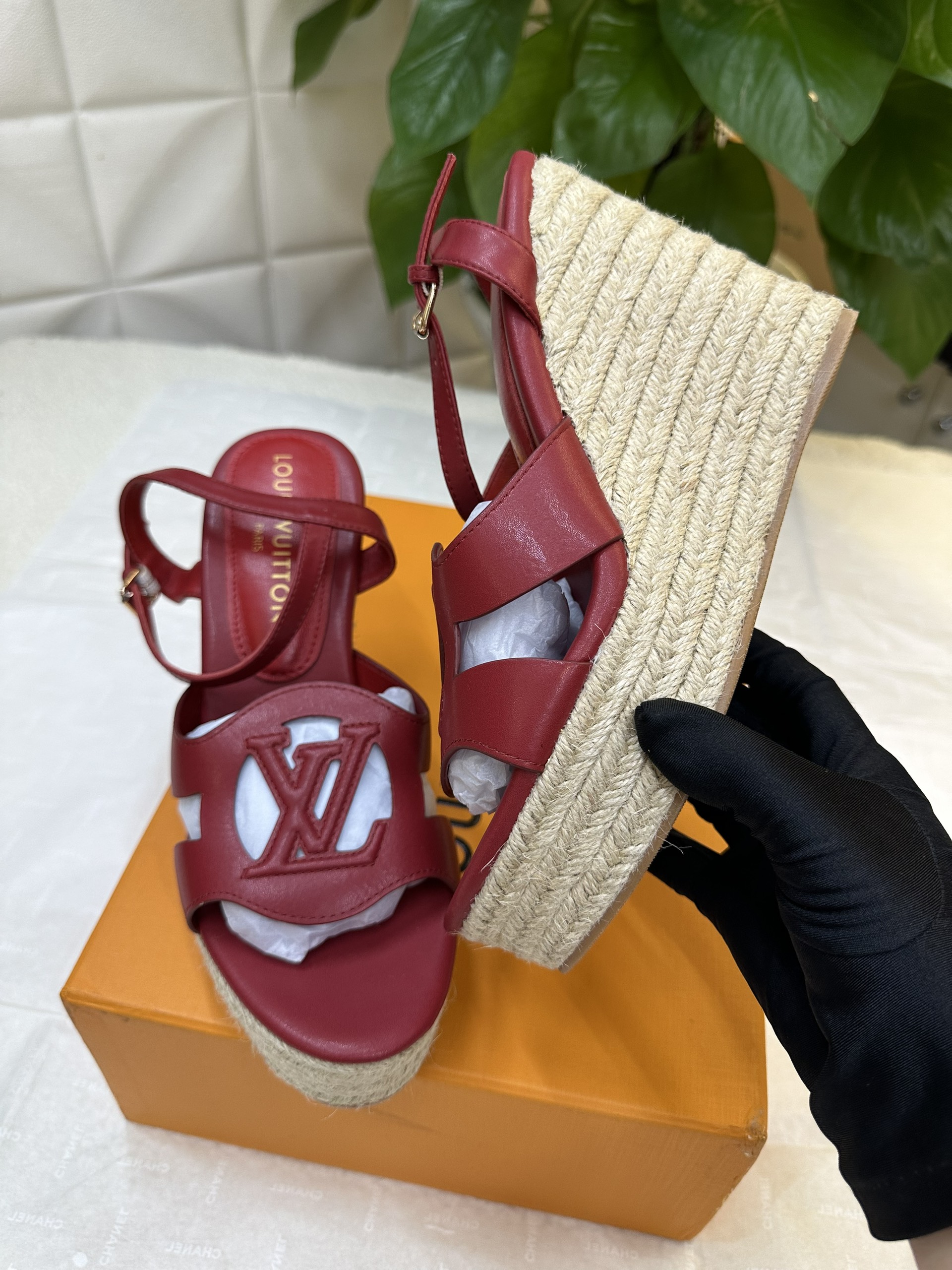 Giày LV Isola Wedge Sandal Siêu Cấp Màu Đỏ Size 39 1ACI99