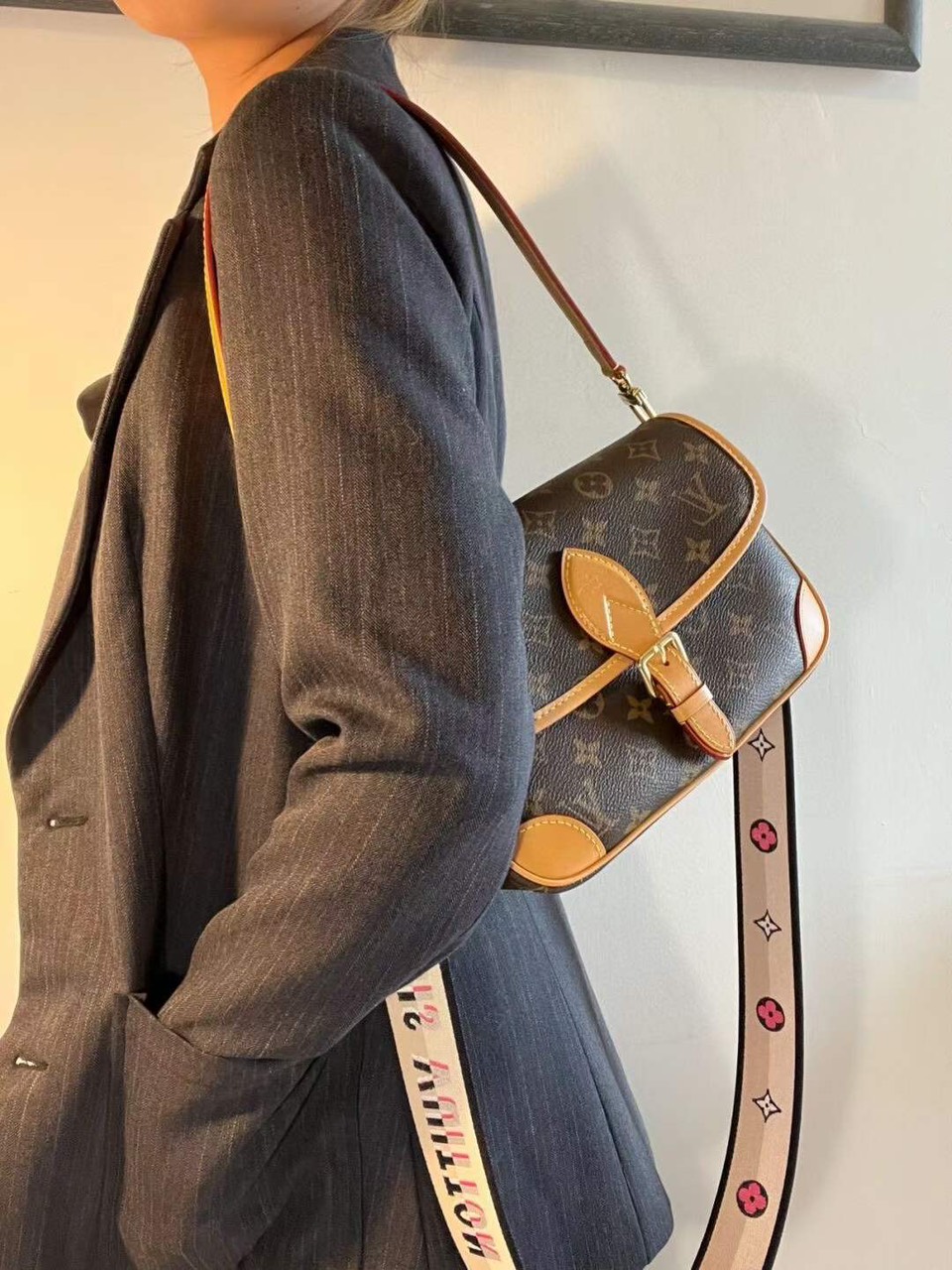 Túi Đeo Chéo Louis Vuitton Diane Màu Nâu