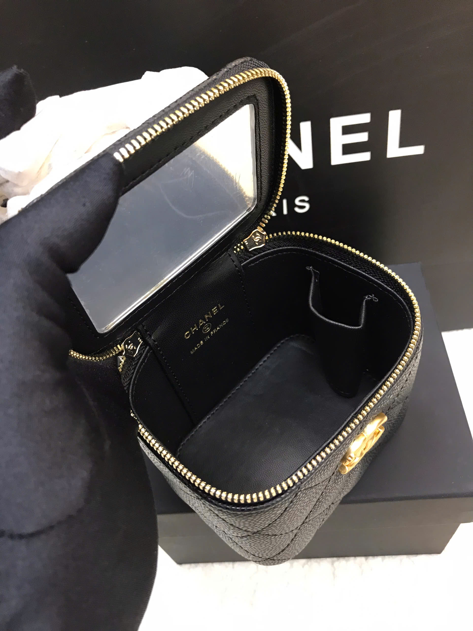 Túi Chanel 23P Mini Vanity Case Heart Chain Bag Siêu Cấp Màu Đen Size 11cm
