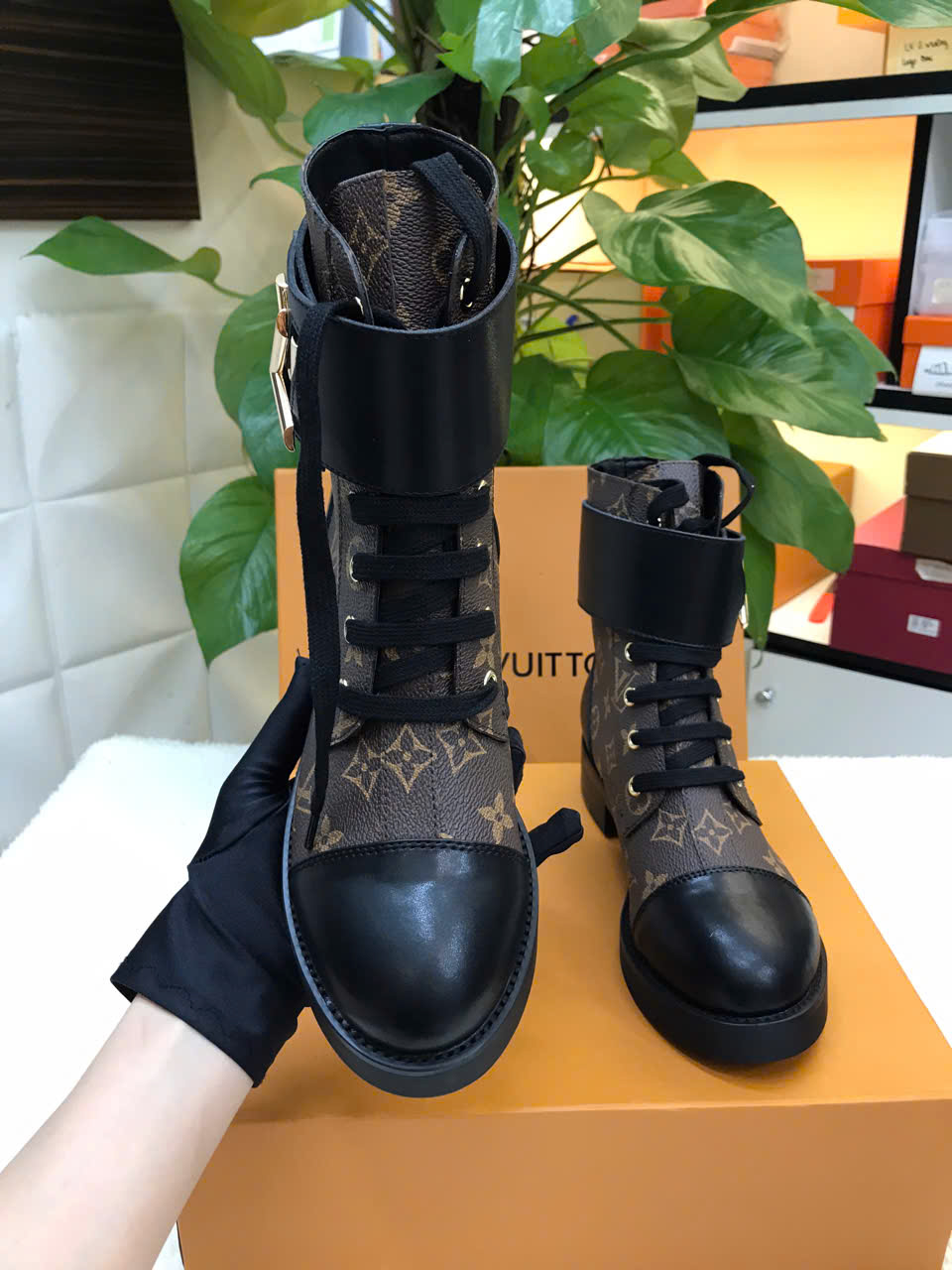 Giày Bốt LV Wonderland Flat Ranger Boot Siêu Cấp Size 40 1AAV60