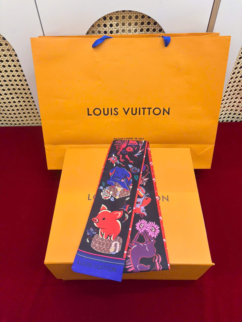 Khăn LV Cột Túi Xách Super 03
