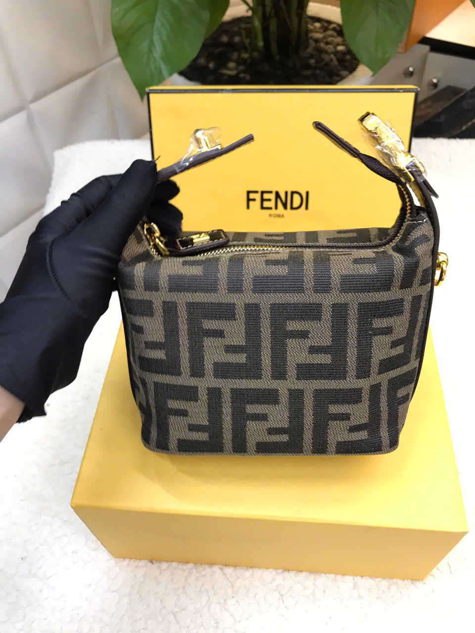 Túi Fendi Bucket Siêu Cấp Màu Nâu Size 16cm