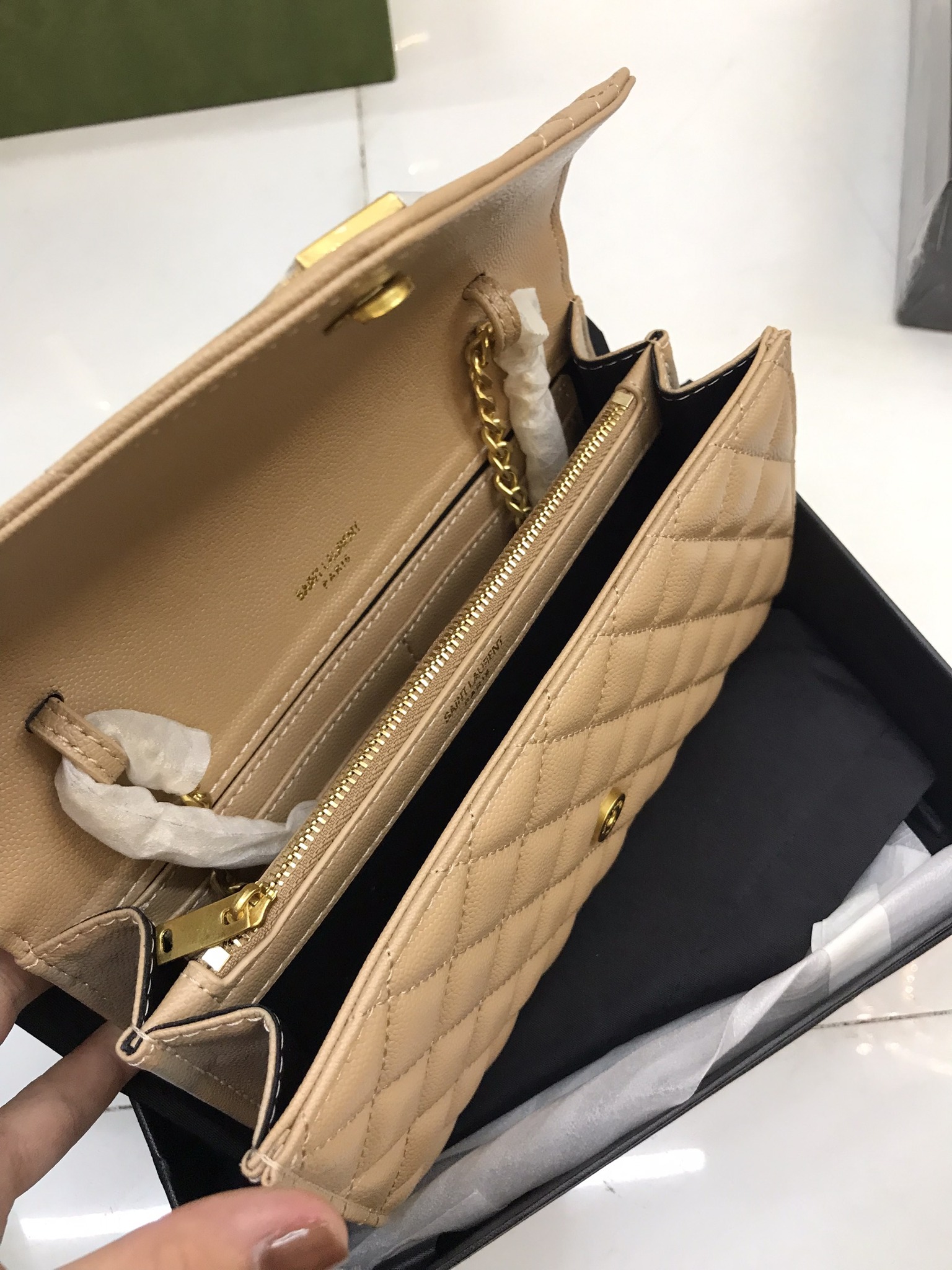Túi Xách YSL Super Màu Kem Da Hạt Khóa Vàng Size 22cm