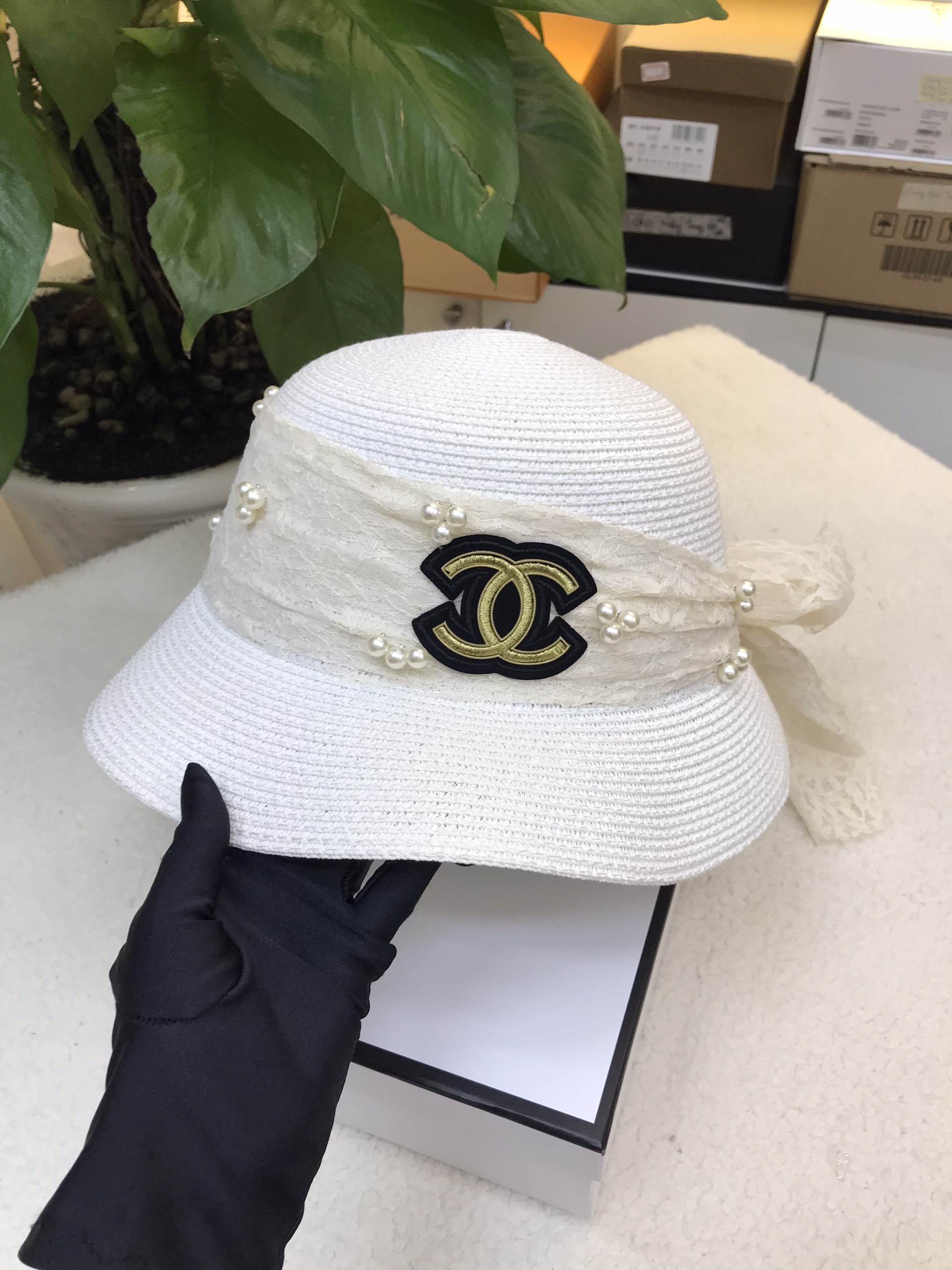 Mũ Chanel Đính Ngọc Trai Màu Trắng Siêu Cấp