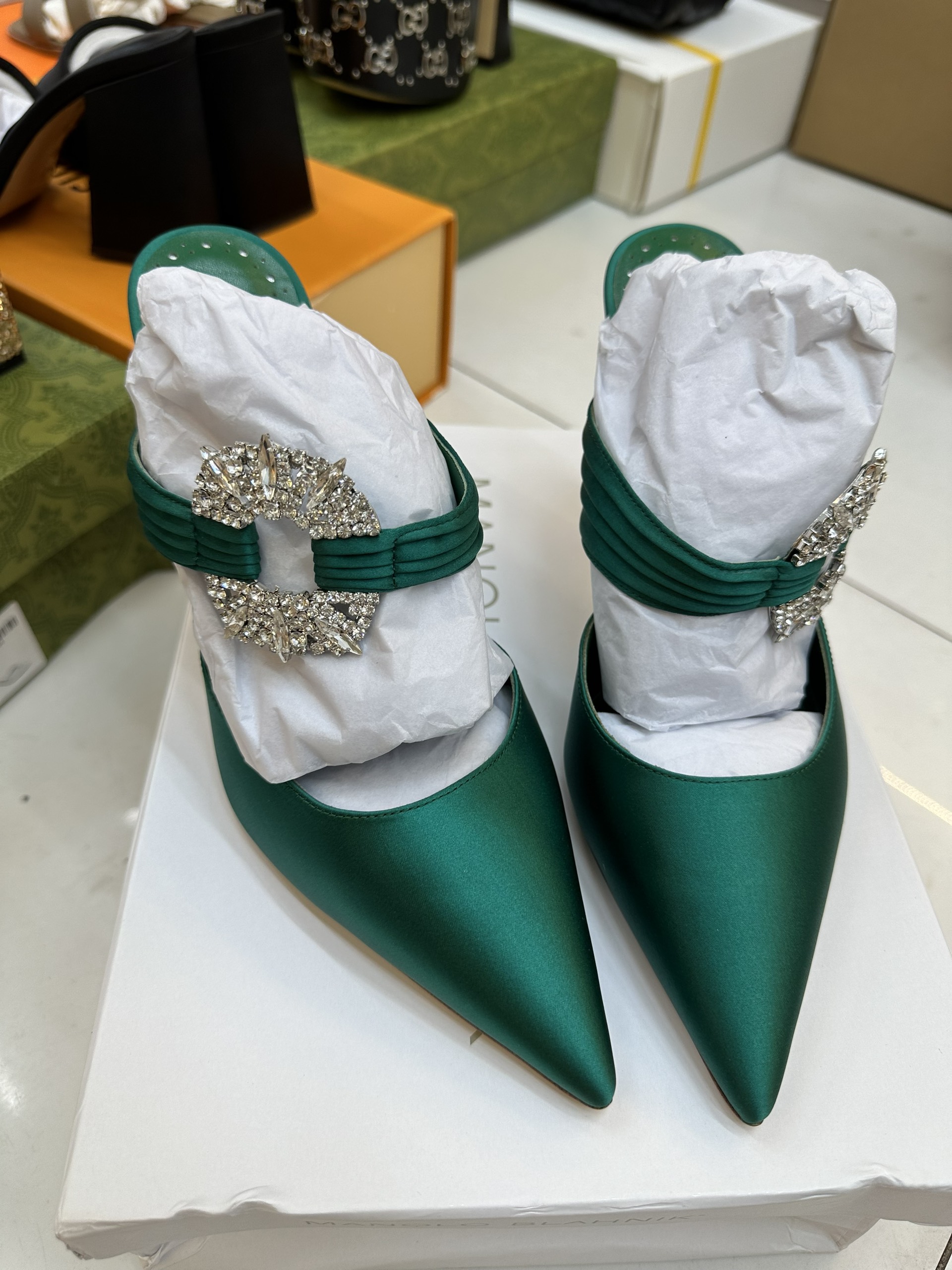 Giày Manolo Blahnk Maidugura Green Satin Embellished Buckle Mules Heels 9cm Siêu Cấp Size 39