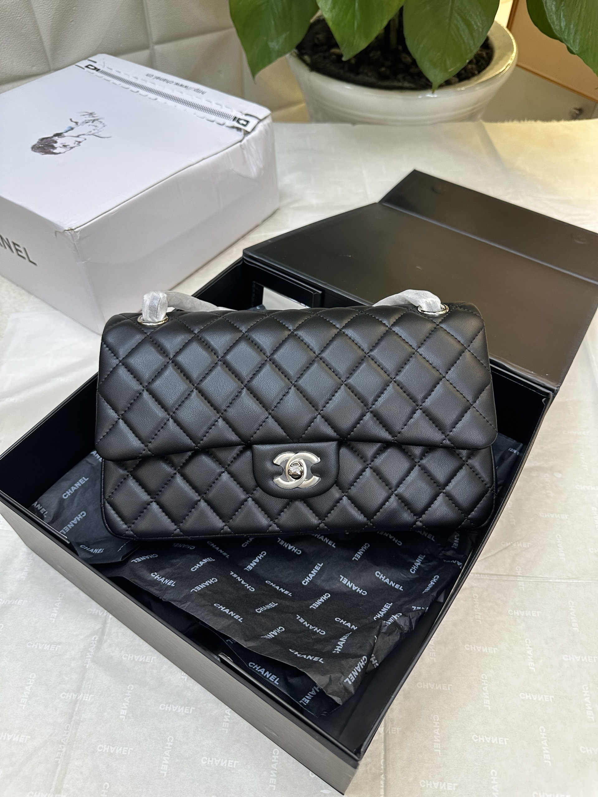 Túi Chanel Classic Super Màu Đen Logo Bạc Size 25cm