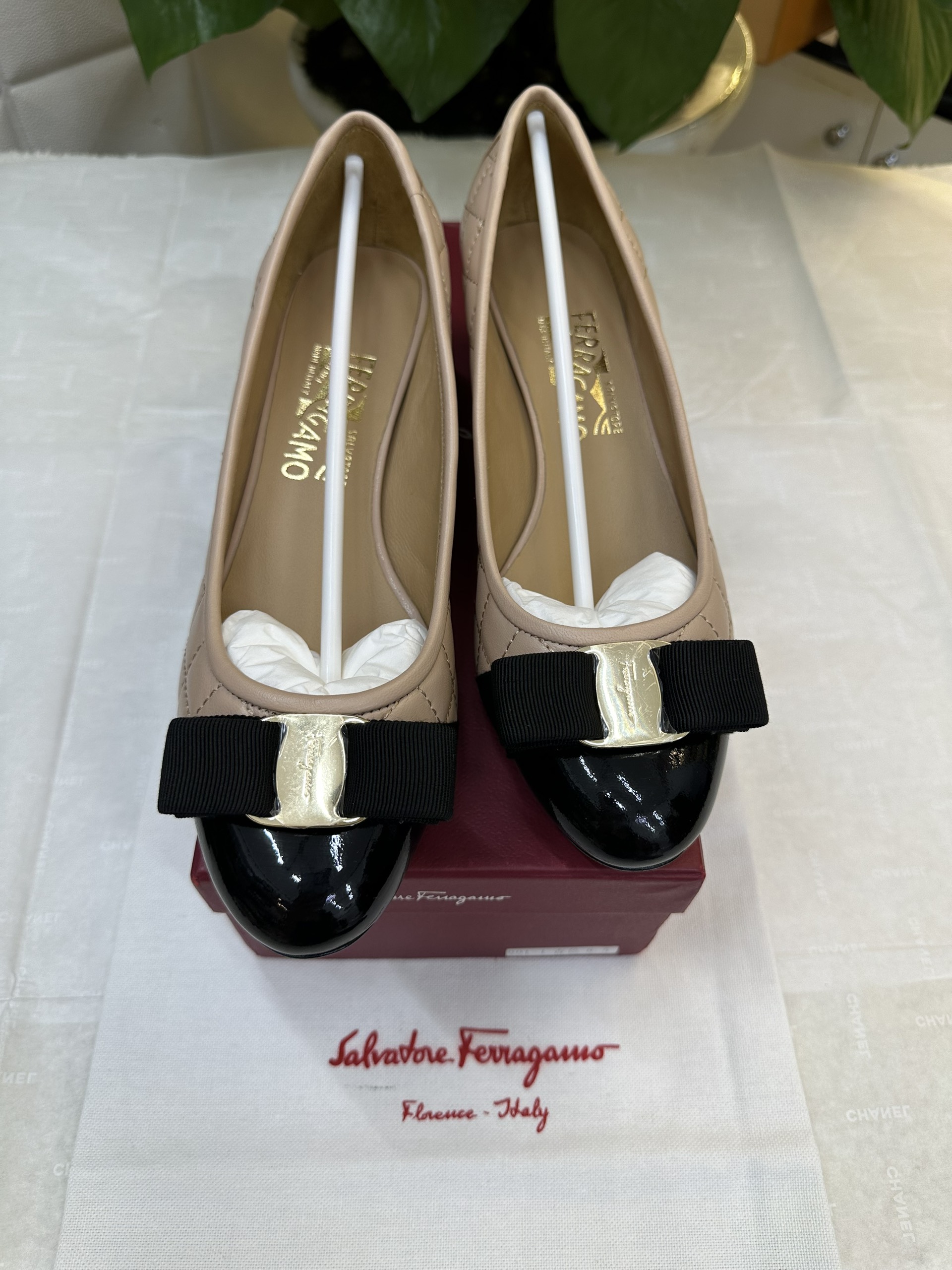 Giày Salvatore Ferragamo Varina Ballet Flat Heels 3cm Size 39