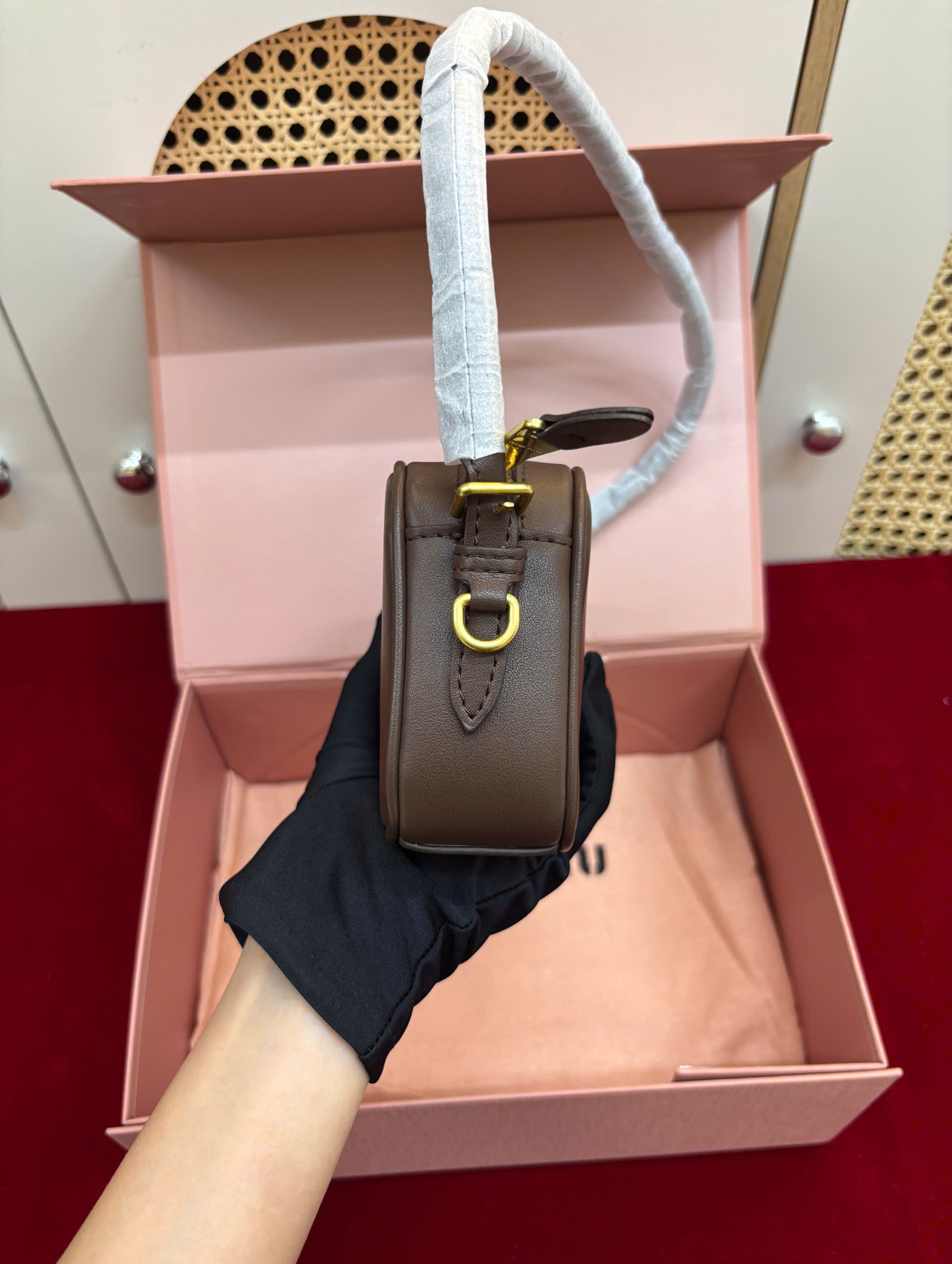 Túi Xách Miu Miu Leather Pouch Màu Nâu Fullbox Size 21cm