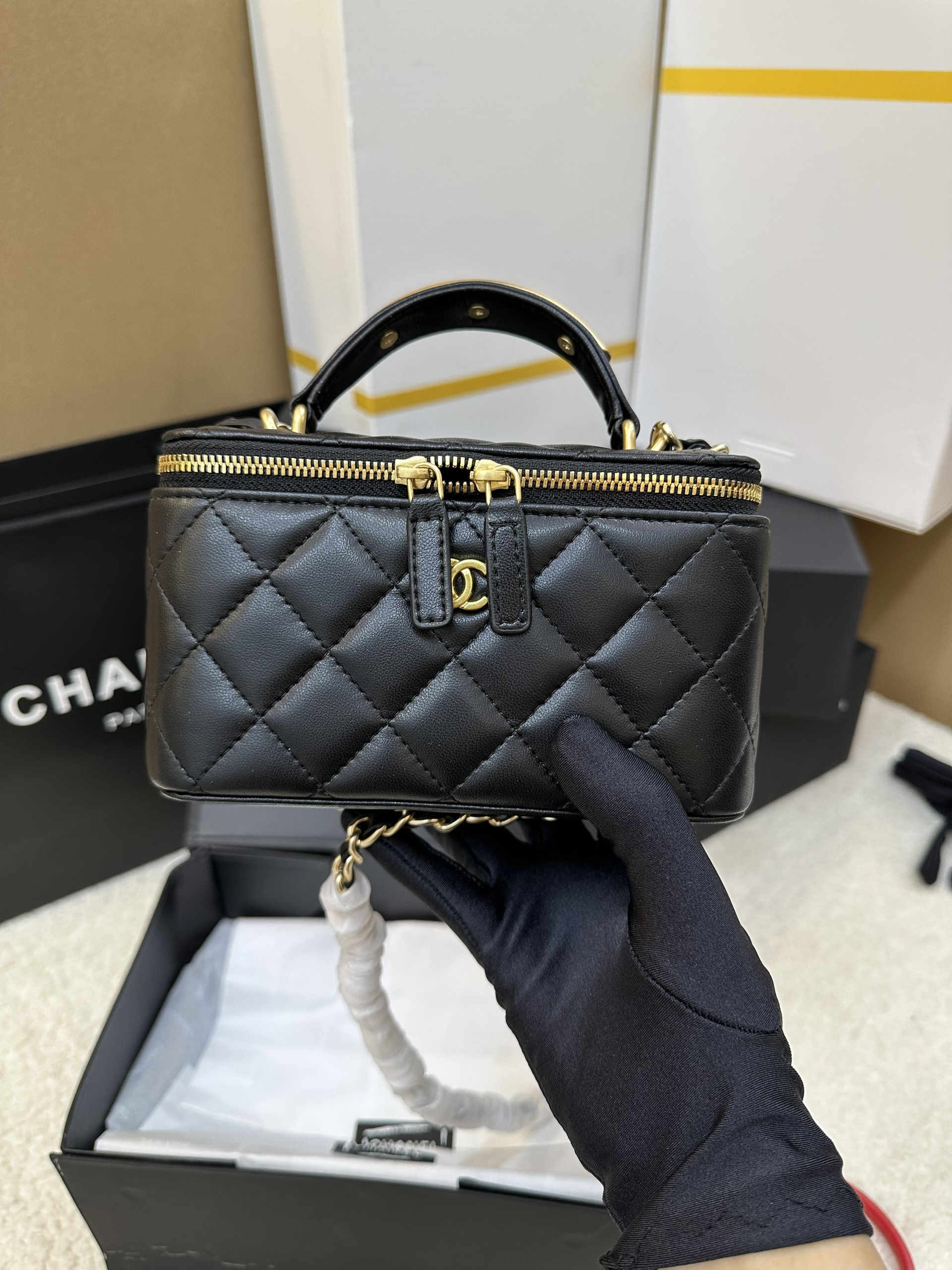 Túi Chanel 22A Vanity Casual Style Màu Đen Size 17cm
