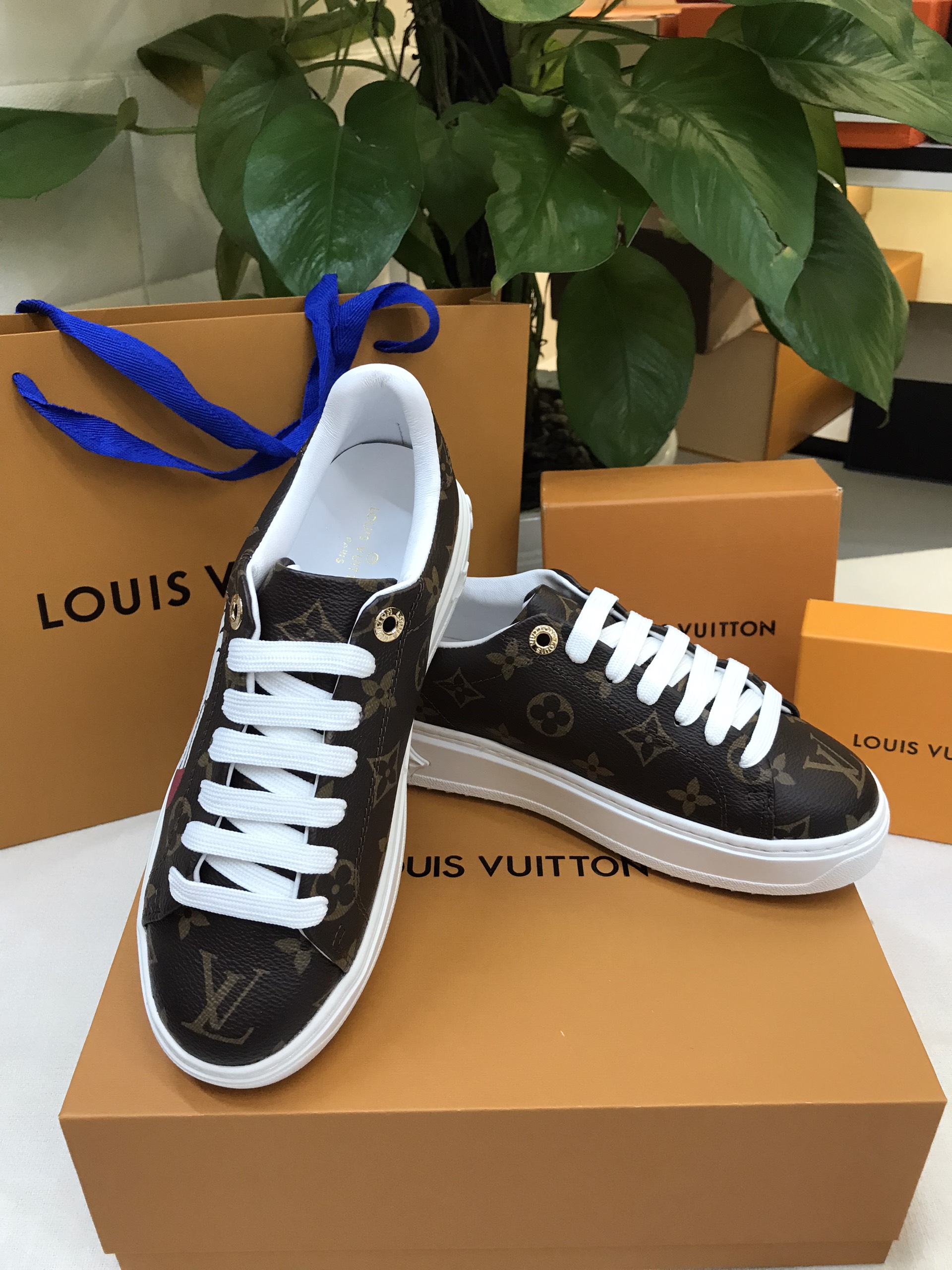 Giày Thể Thao LV Time Out Sneakers Siêu Cấp Size 35 1AD4LW