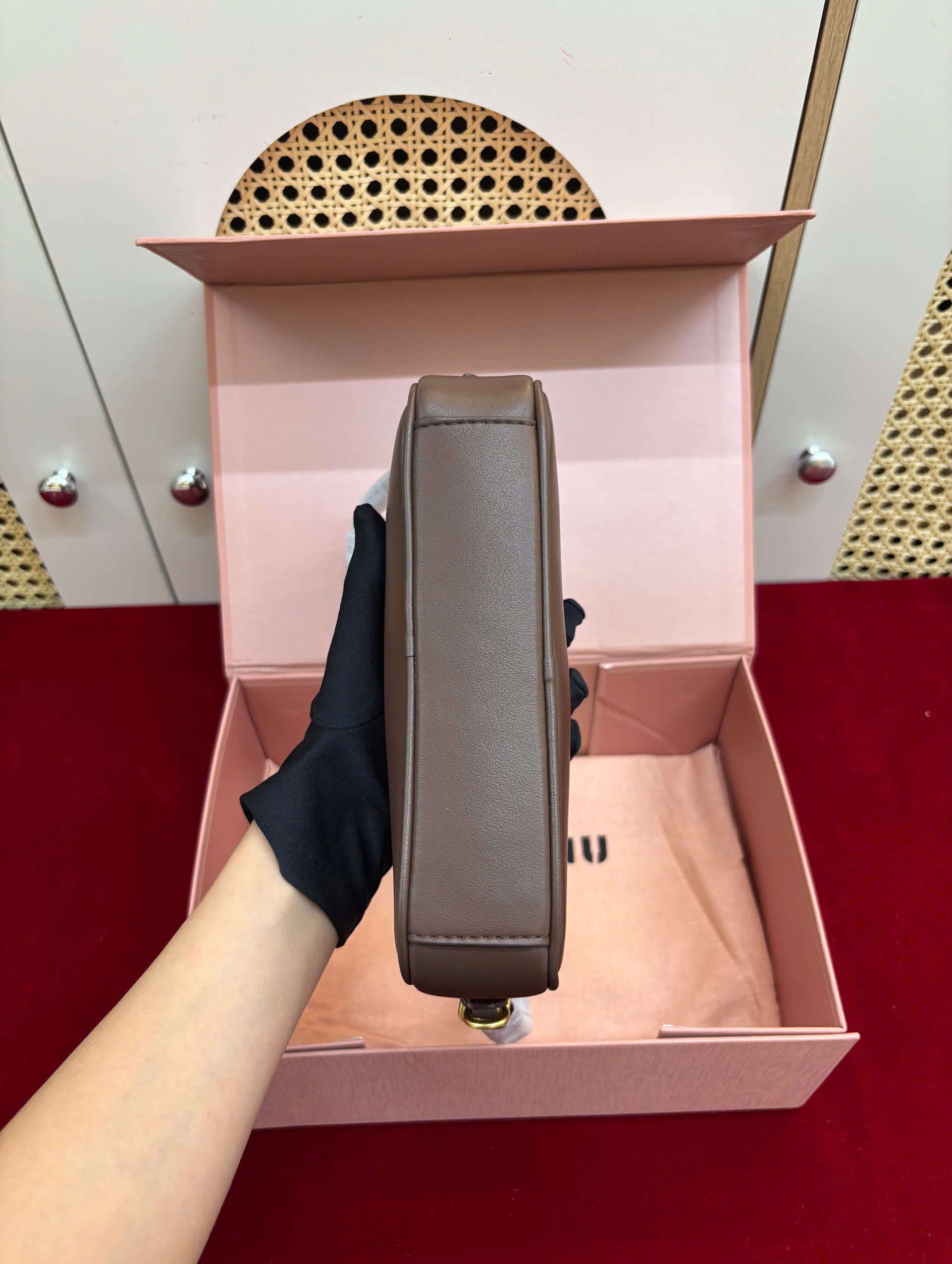 Túi Xách Miu Miu Leather Pouch Màu Nâu Fullbox Size 21cm