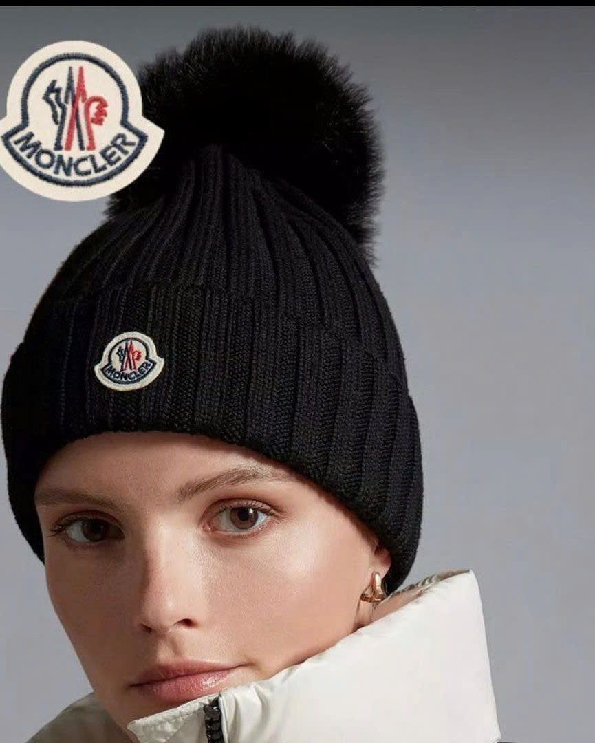 Nón Moncler Wool Beanie With Pom Pom Siêu Cấp Màu Đen