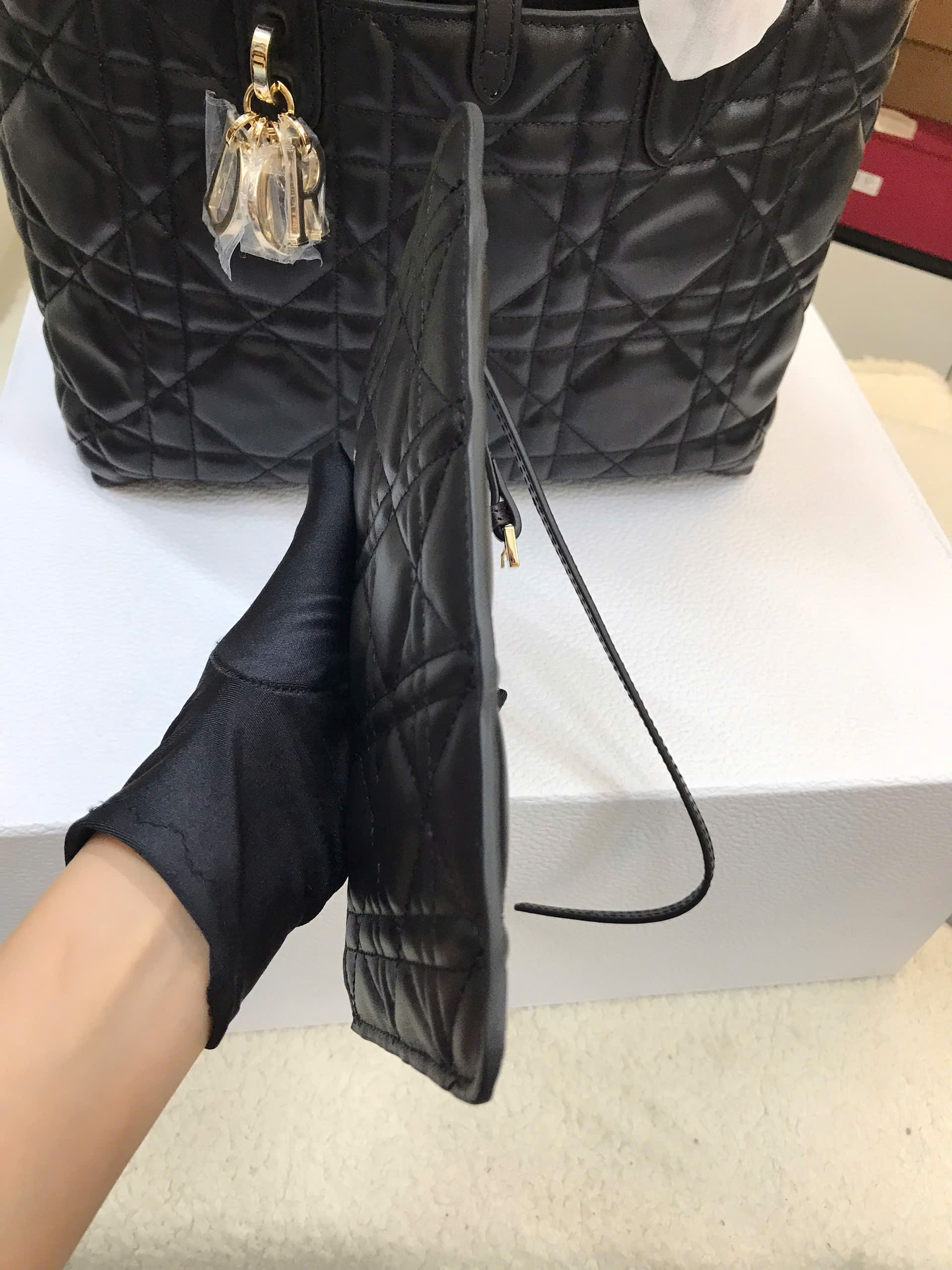 Túi Medium Dior Toujours Bag Black Macrocannage Calfskin Vip Màu Đen Size 28.5cm