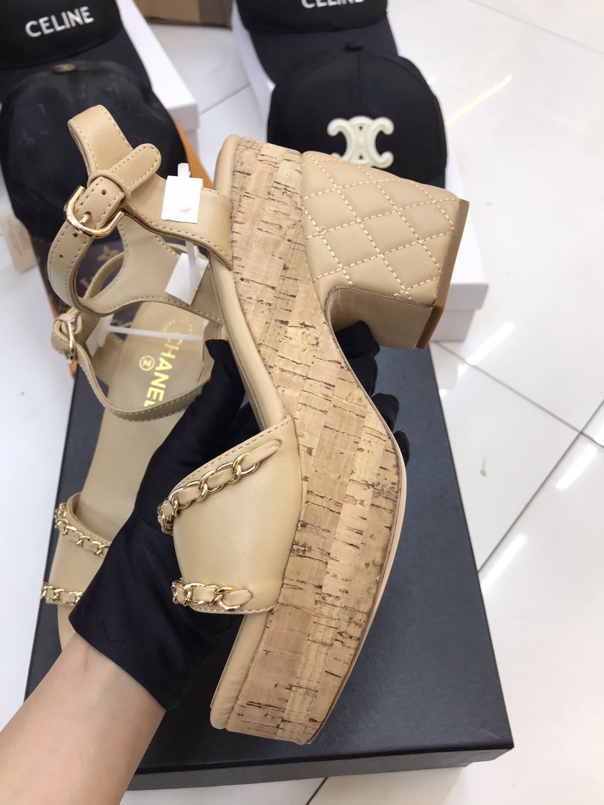 Giày Chanel Beige Interwoven Chain Detail Diamond Quilted Wedges Siêu Cấp Size 36