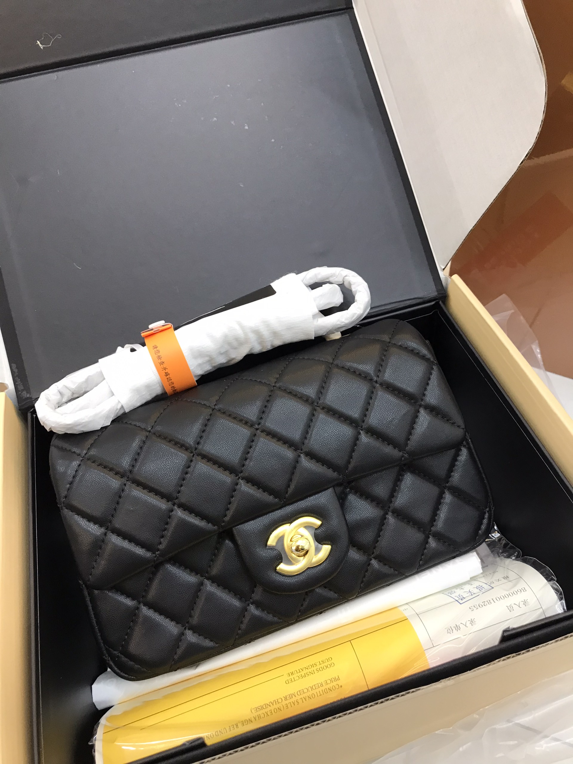 Túi Xách Chanel Classic Super Da Lì Khóa Vàng Size 20cm Màu Đen
