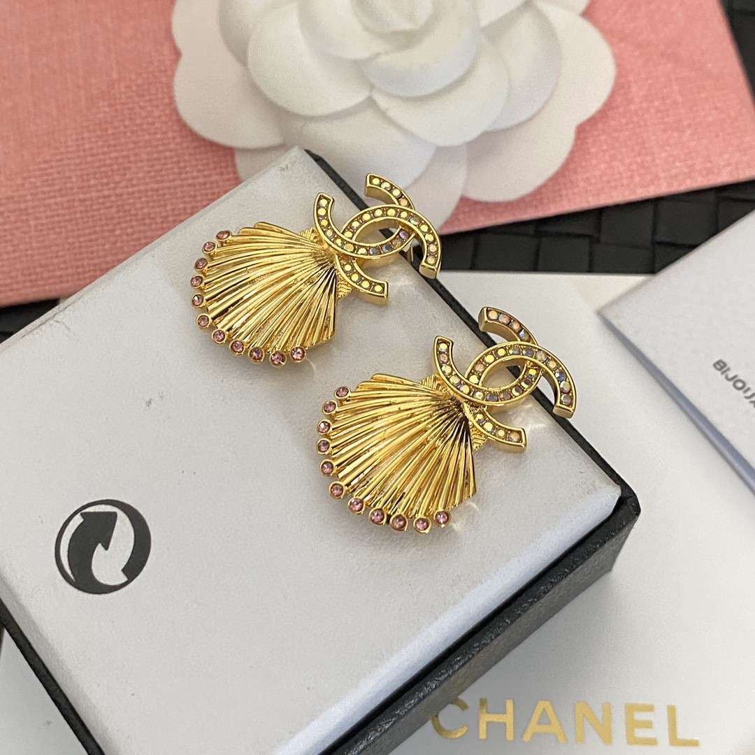 Bông Tai Chanel Vỏ Sò Màu Vàng Siêu Cấp