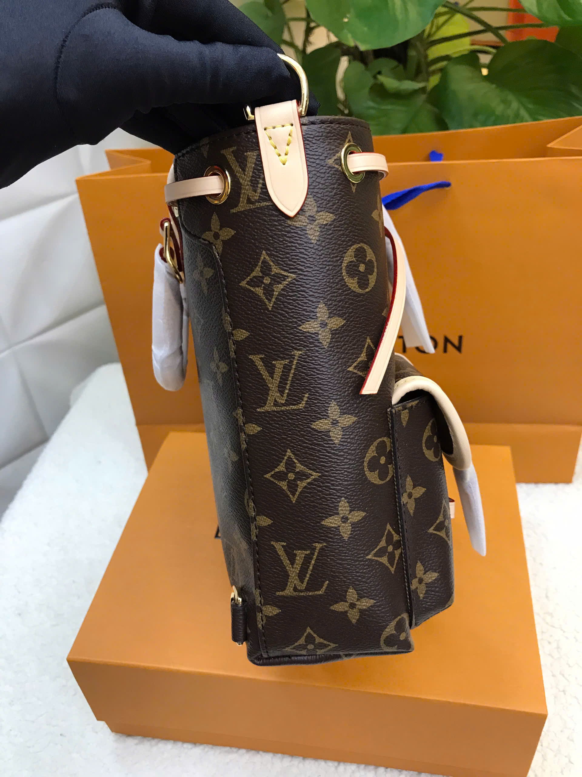 Balo LV Excursion PM Vip Màu Nâu Size 21cm M46932