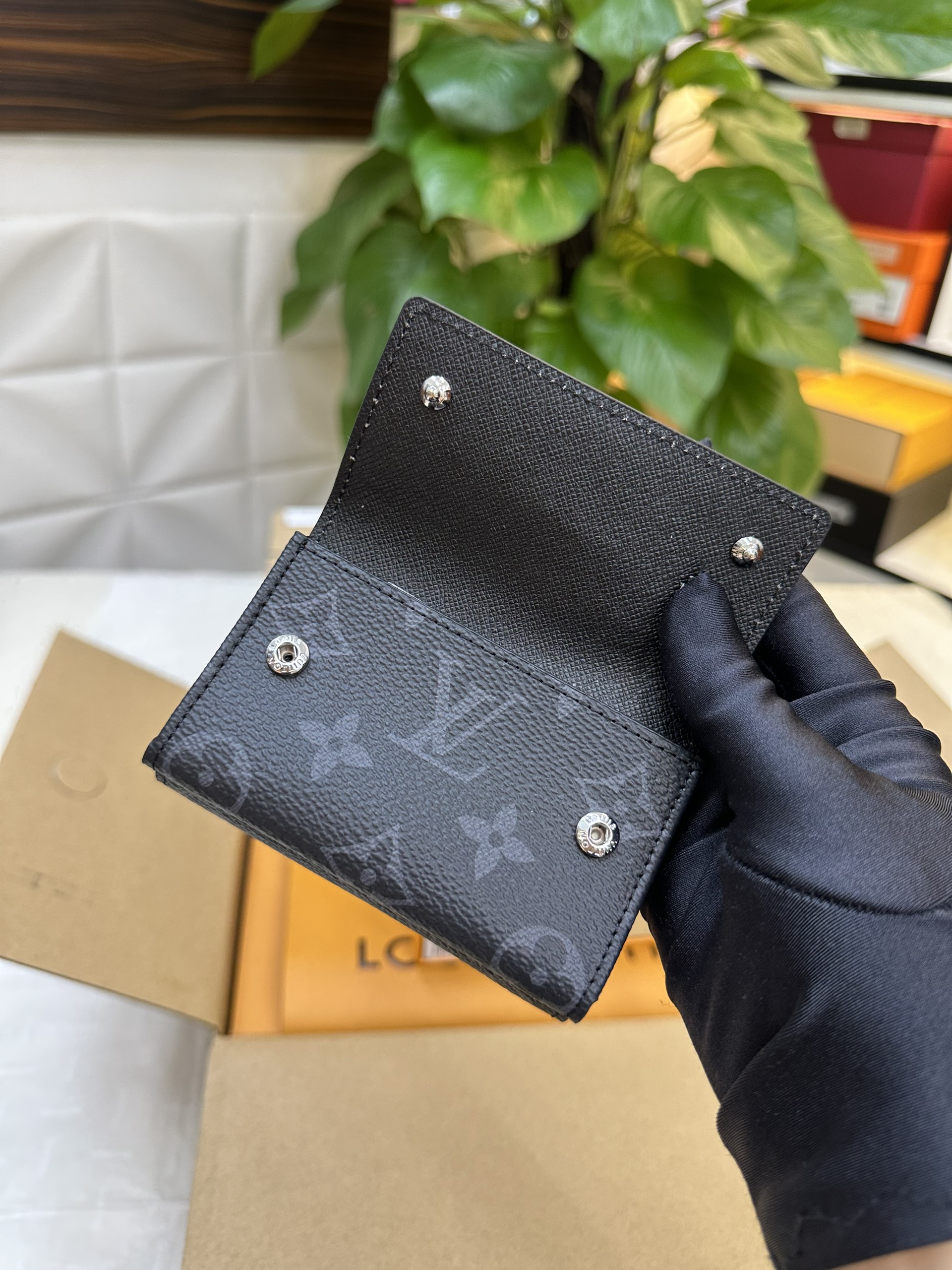 Ví LV Discovery Compact Wallet Super M45417