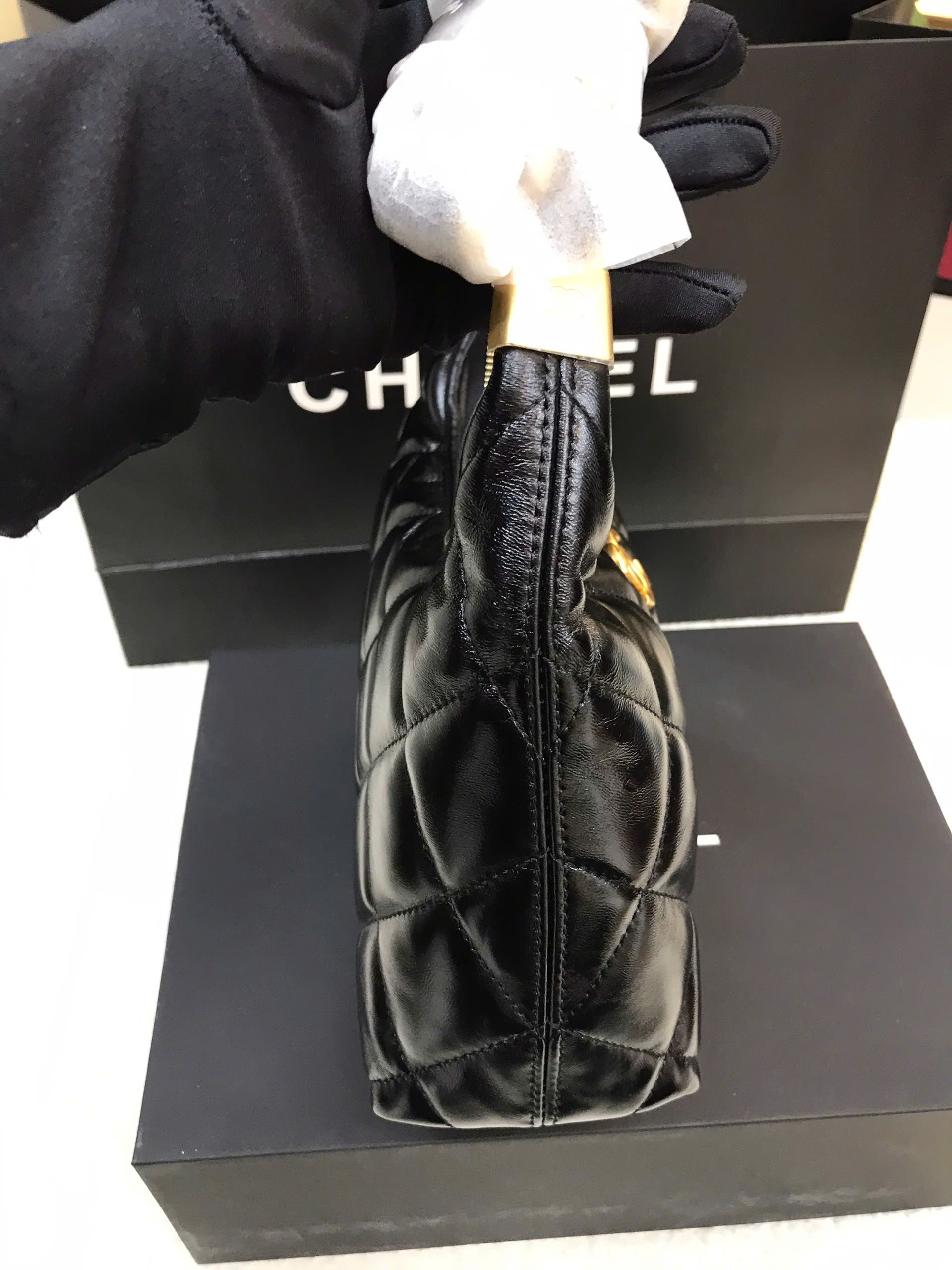 Túi Chanel Hobo Bag Black Vip Size 22cm