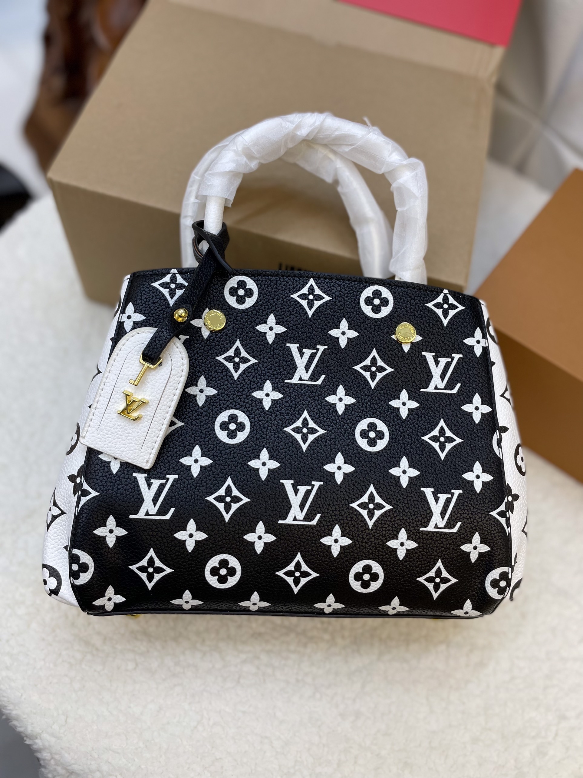 Túi Xách LV Super Louis Vuitton OnTheGo Bag Màu Đen