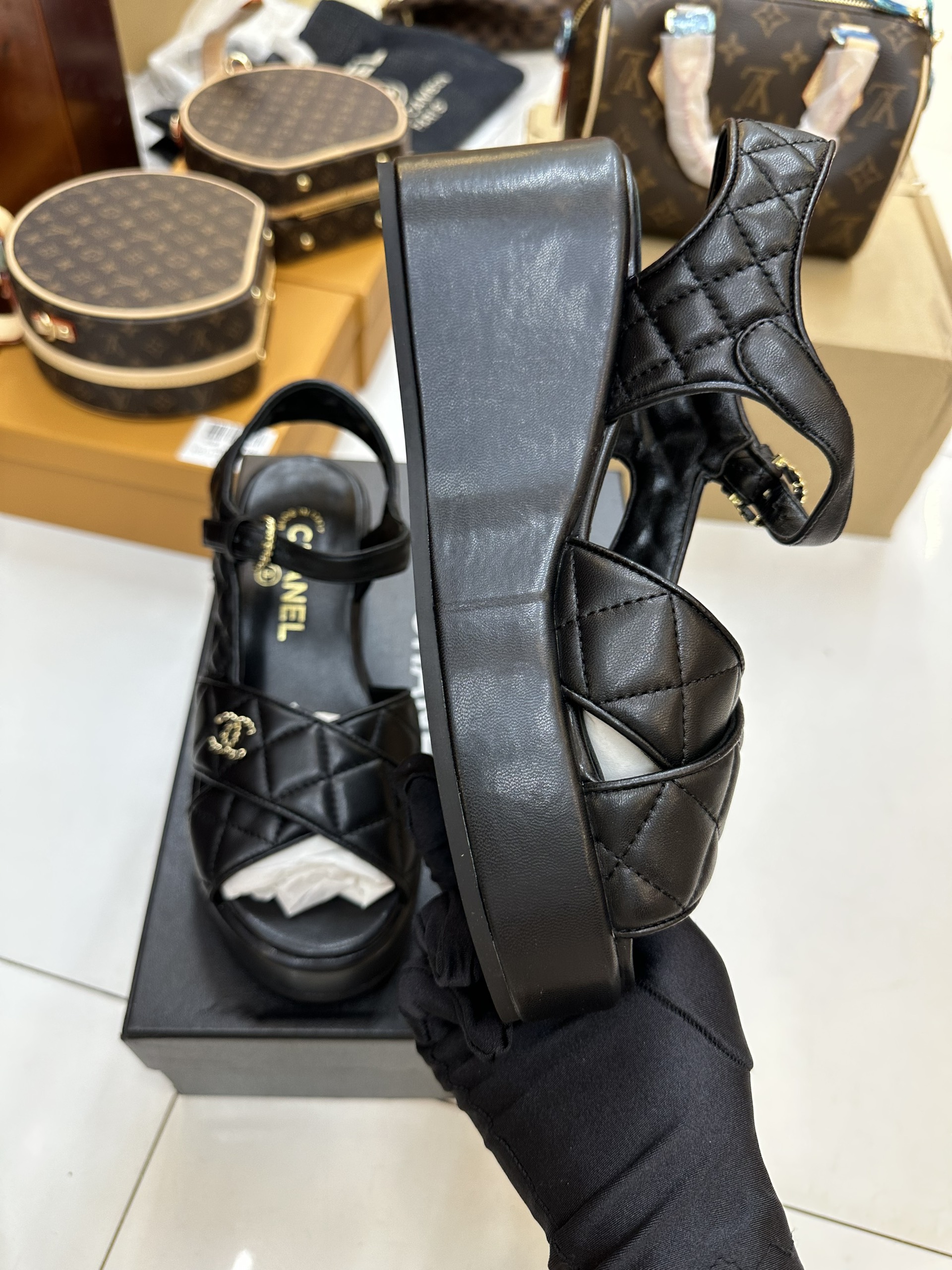 Giày Sandal Đế Xuồng Chanel Siêu Cấp Màu Trắng Size 39
