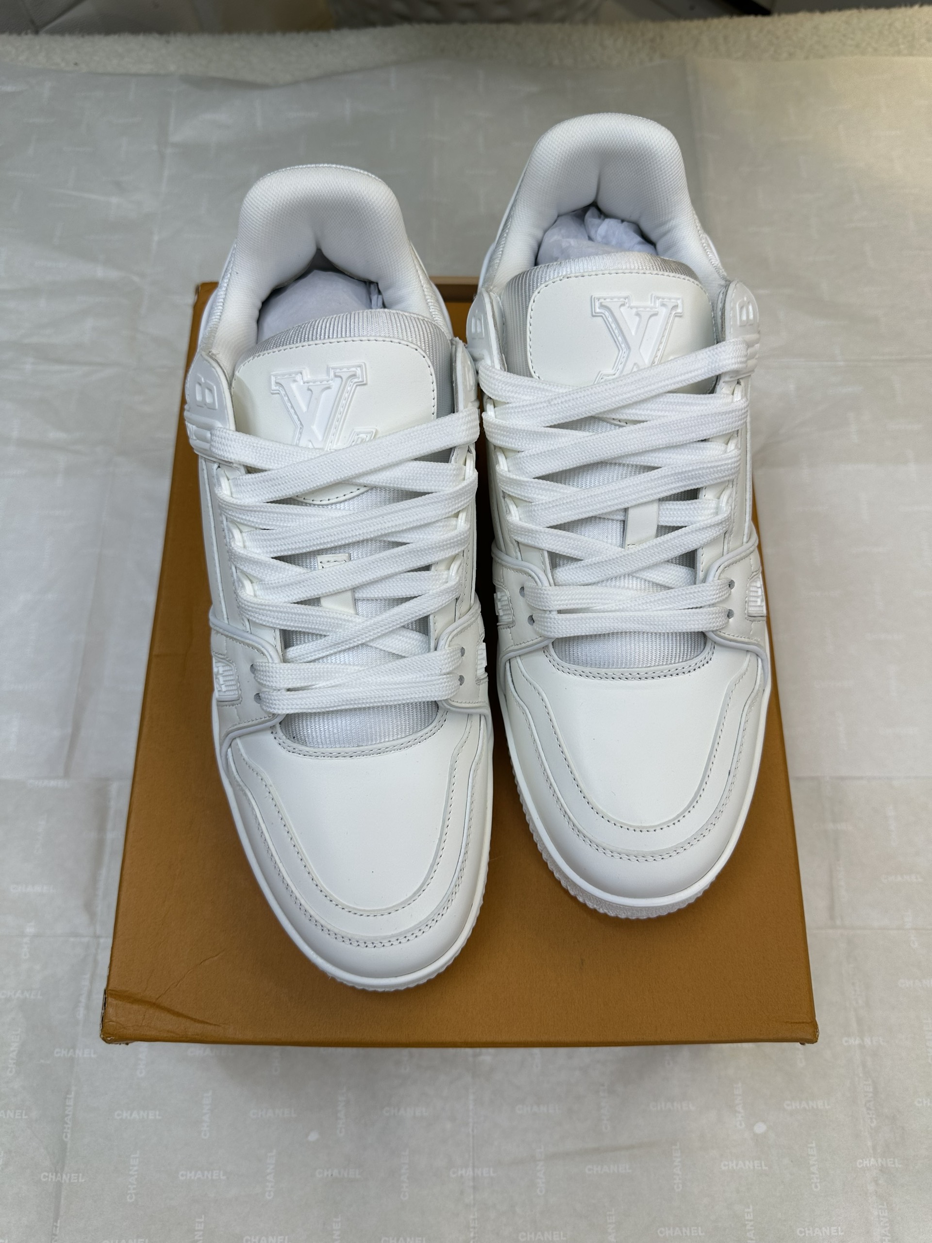 Giày LV Trainer Sneaker VIP Màu Trắng Size 43 1A9G55