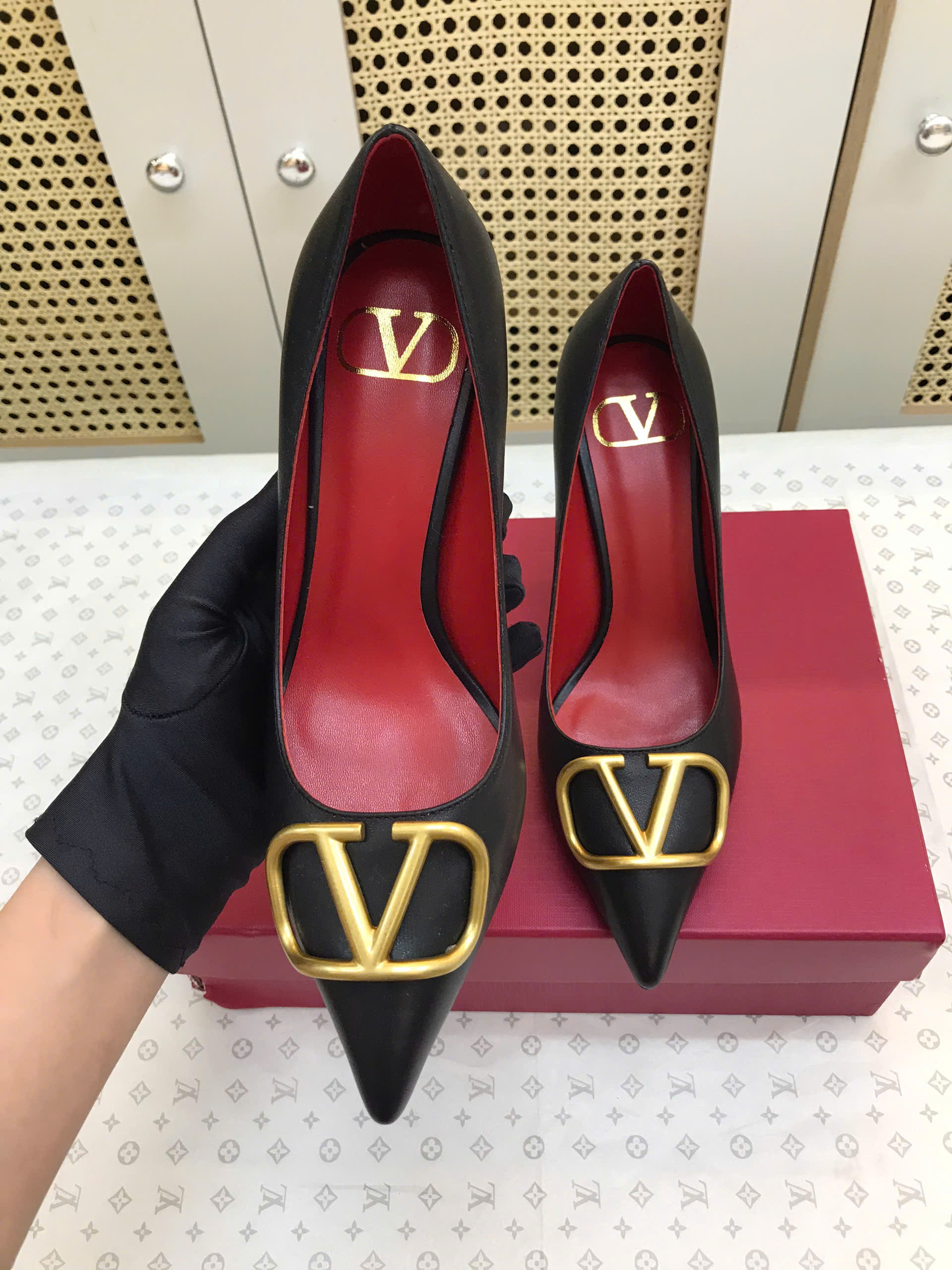 Giày Cao Gót Valentino VLogo Calfskin Pumps Black Siêu Cấp Heels 8cm Size 36