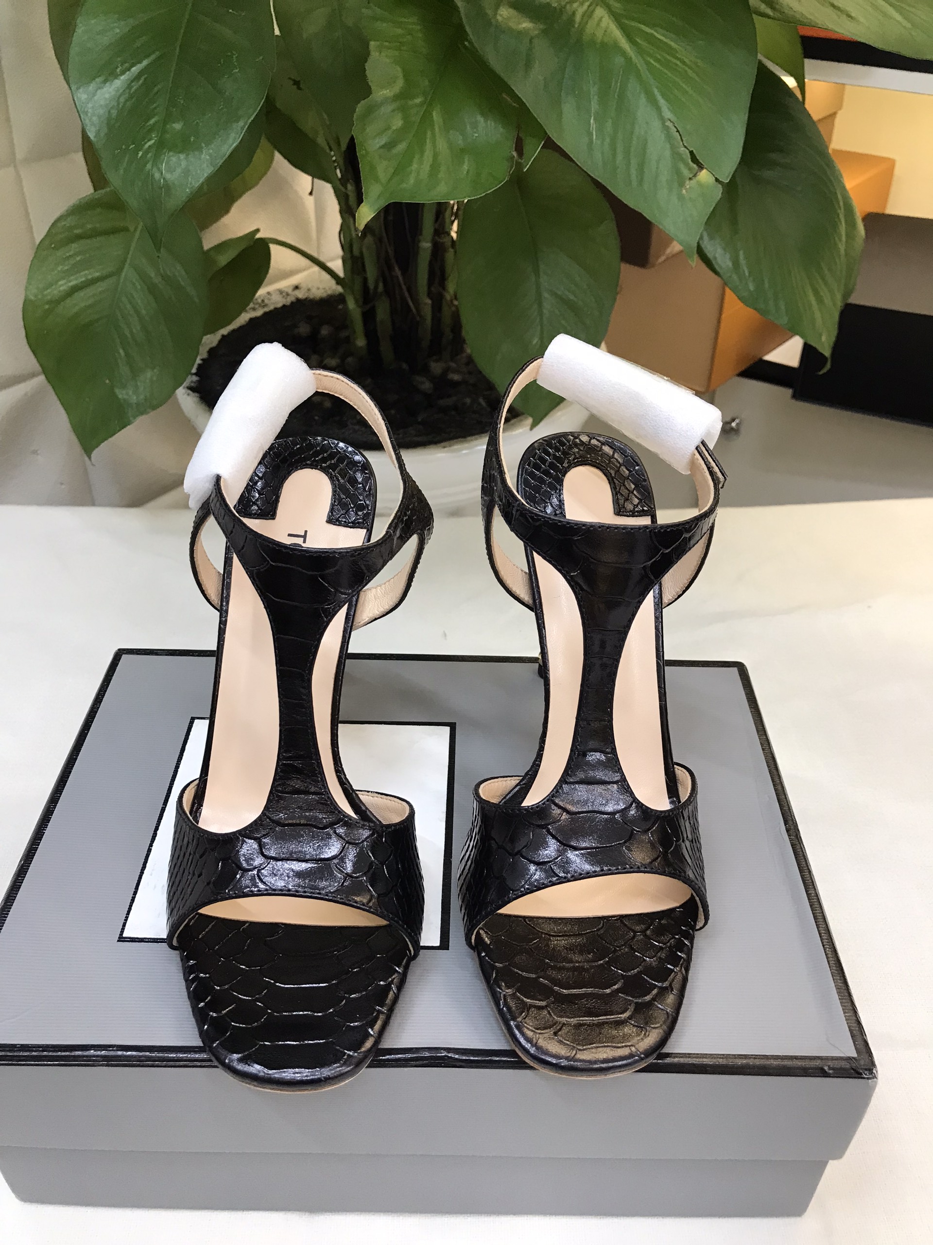 Giày Tom Ford Gloss Stamped Crocodile Leather Galaxy Sandal Siêu Cấp Size 39