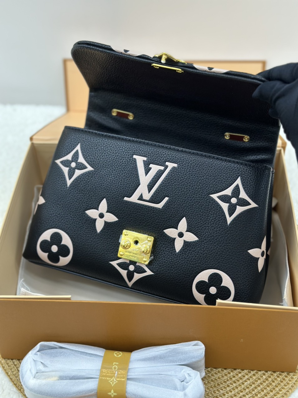 Túi Xách LV Madeleine BB Super Size 24cm Chữ Hồng Full Box M45978