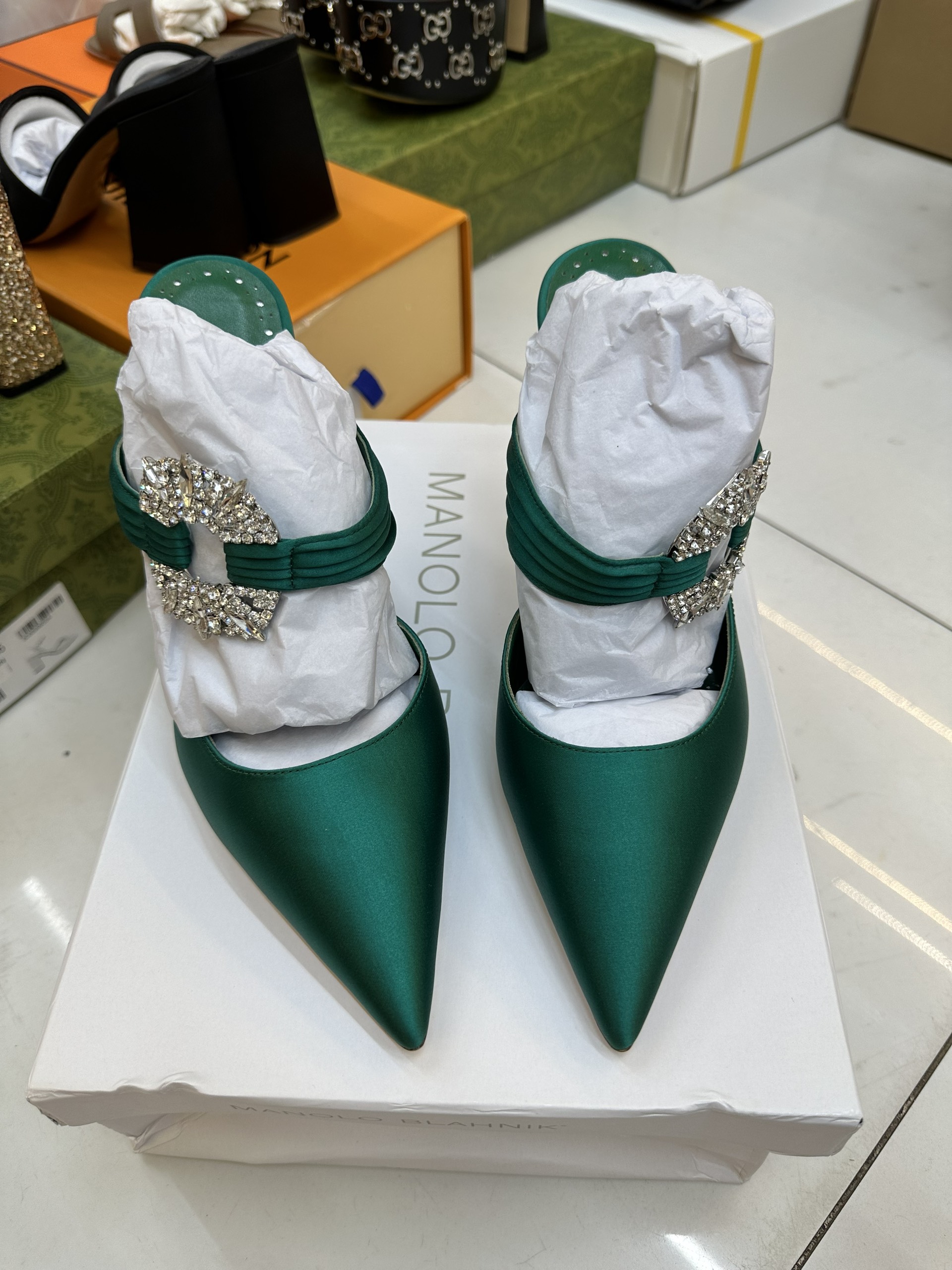 Giày Manolo Blahnk Maidugura Green Satin Embellished Buckle Mules Heels 9cm Siêu Cấp Size 39