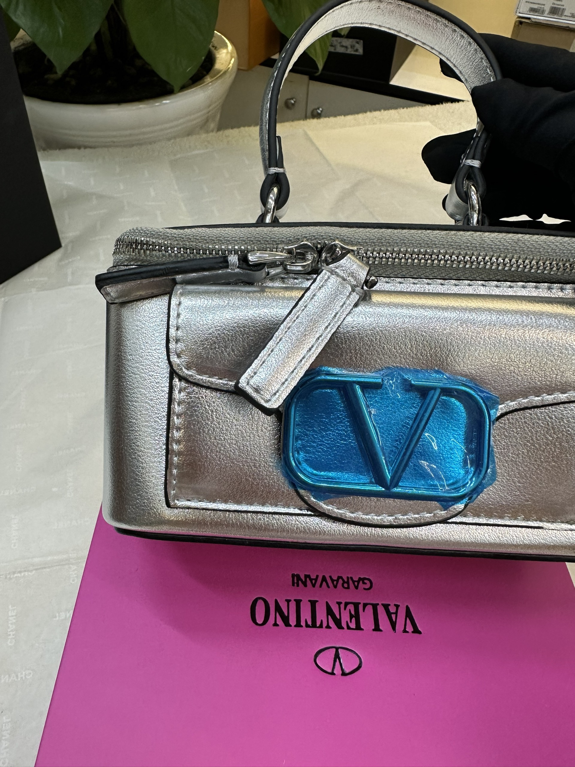 Túi Mini Valentino Garavani Locò Handbag In Metallic Calfskin Super Màu Bạc